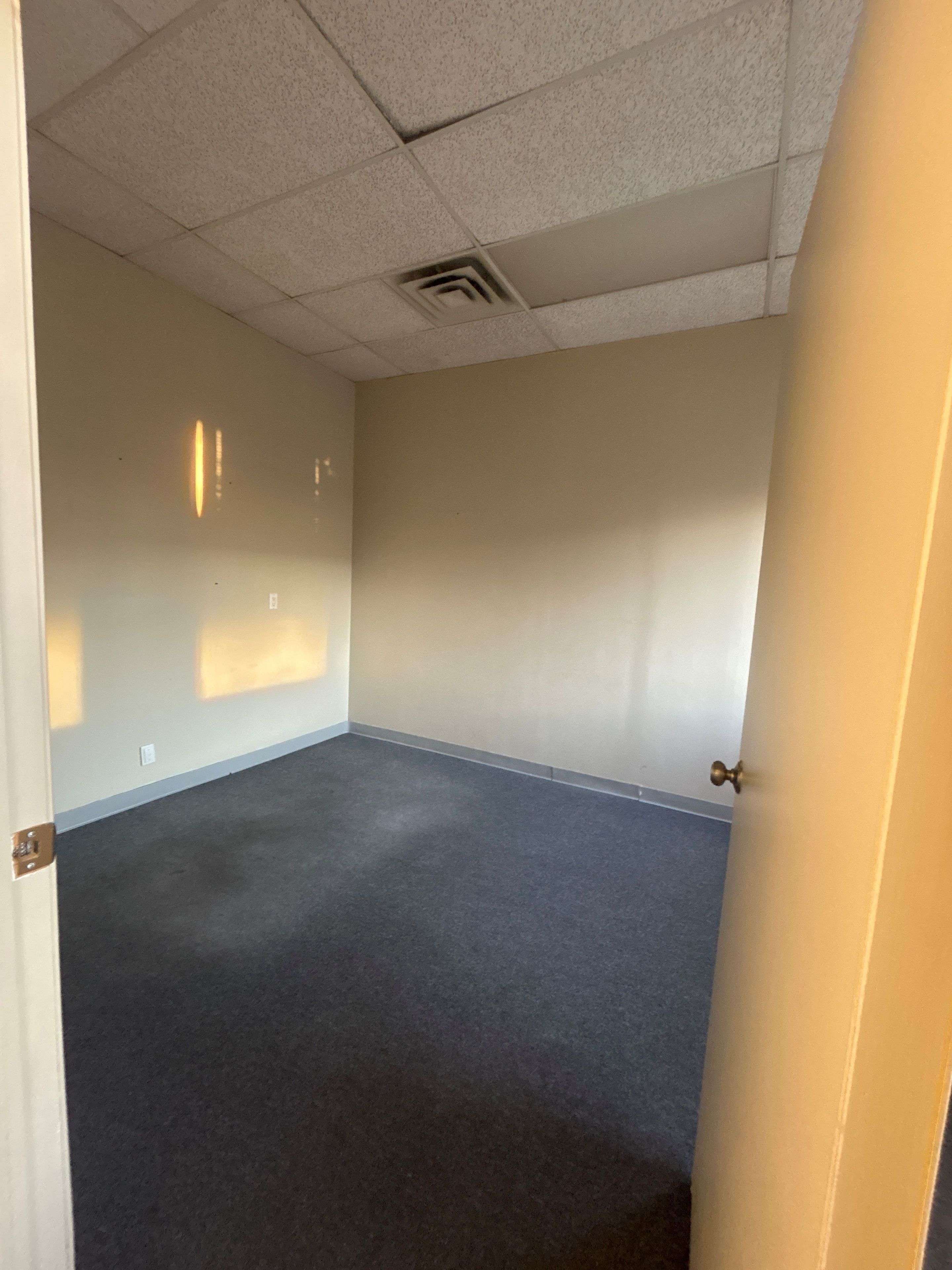 Mississauga, ON L4Y 2B8,1090 Dundas ST E #103