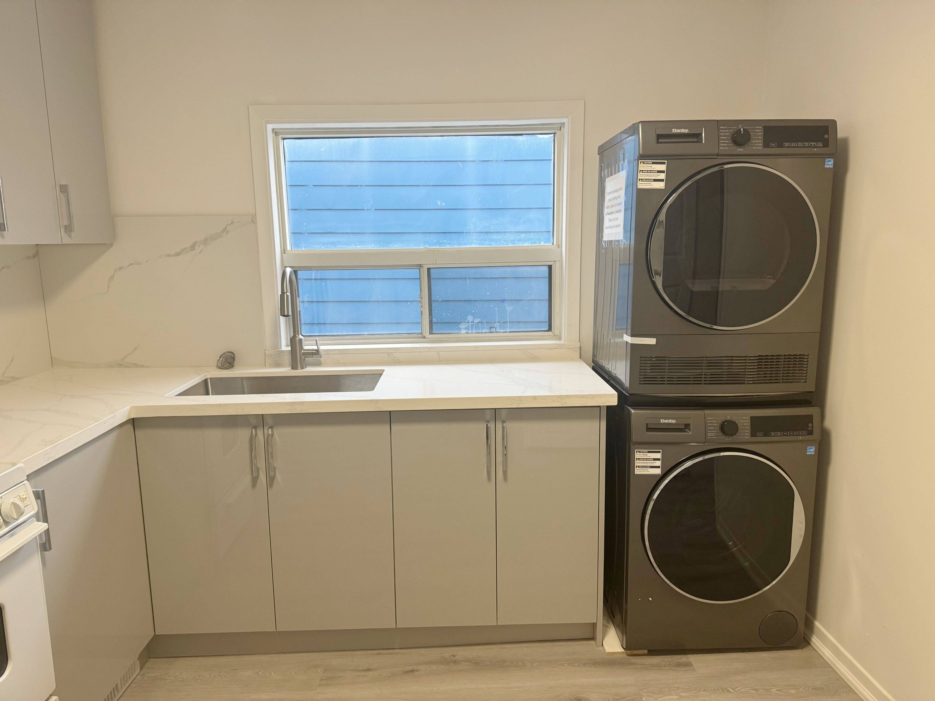 Toronto W02, ON M6H 2X7,1067 Dovercourt RD #2nd floor