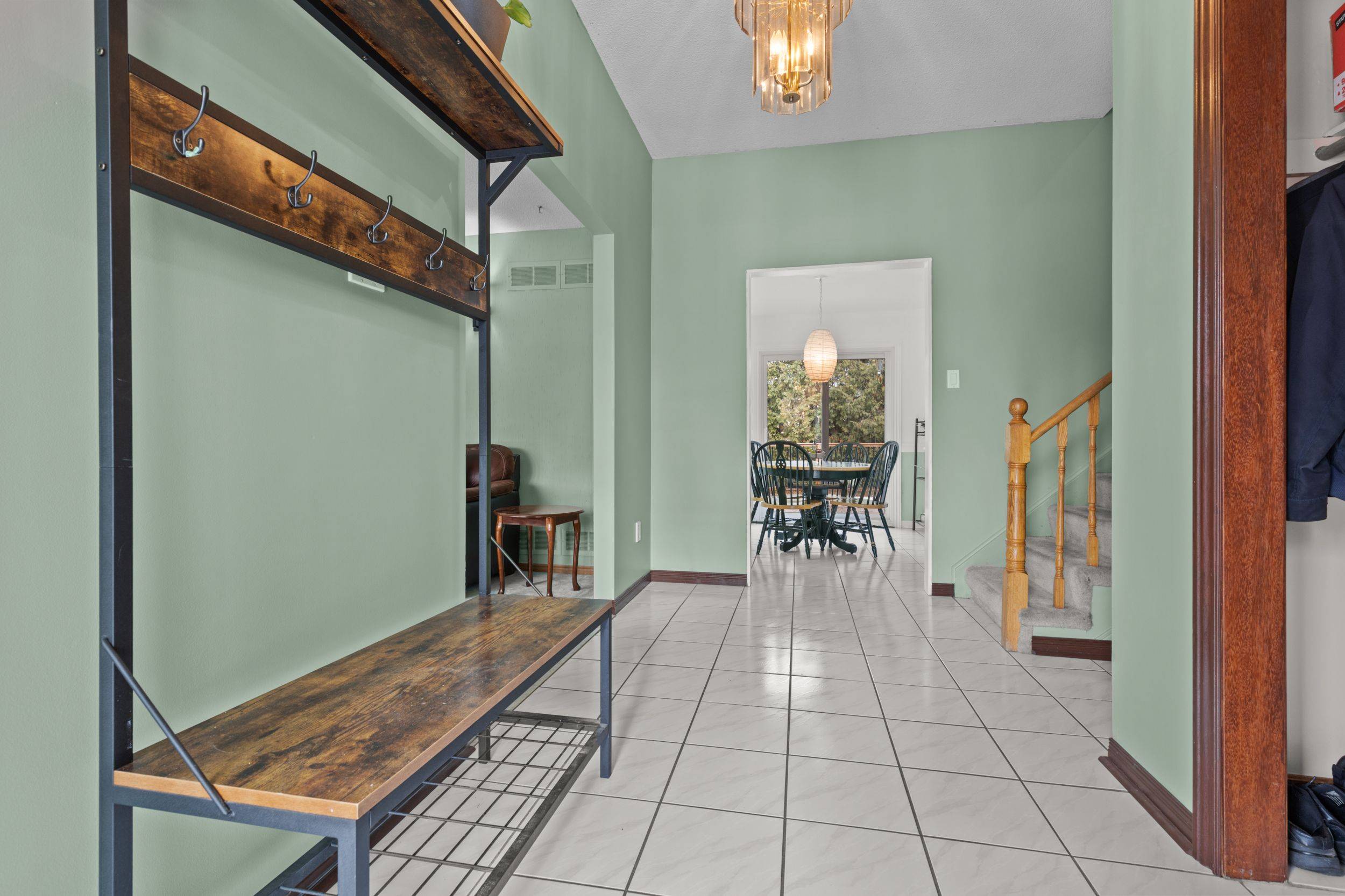 Caledon, ON L7C 1G8,5 Mckee DR