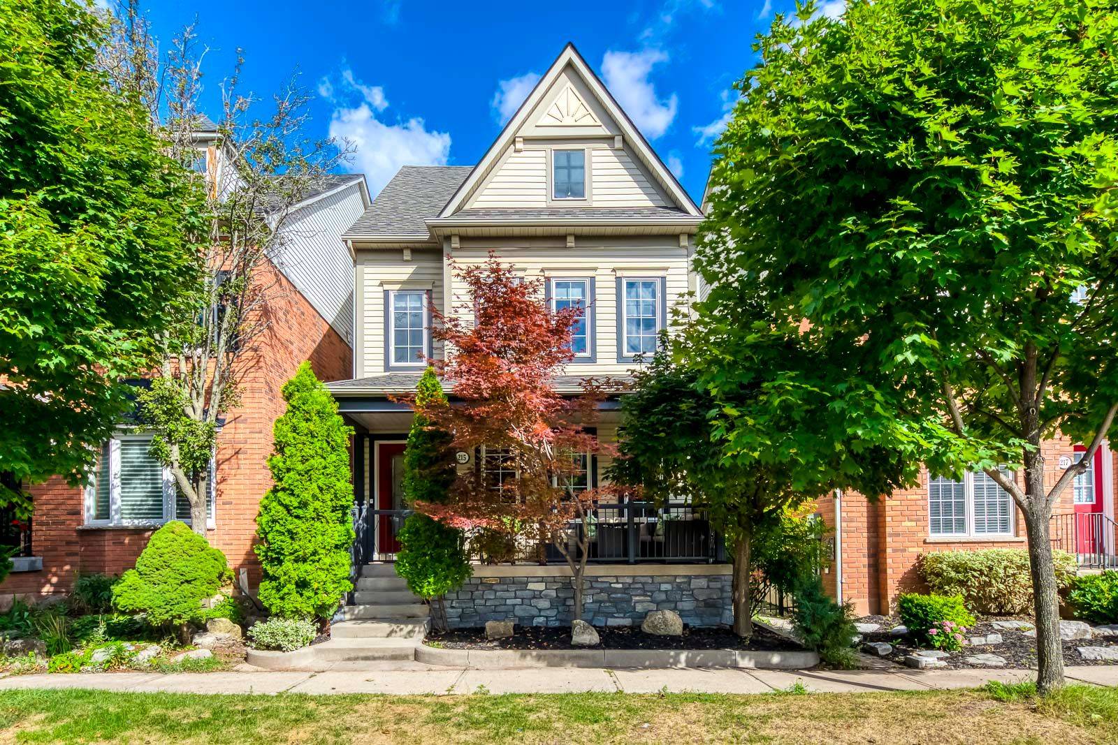 Oakville, ON L6H 6M9,215 ROXTON RD