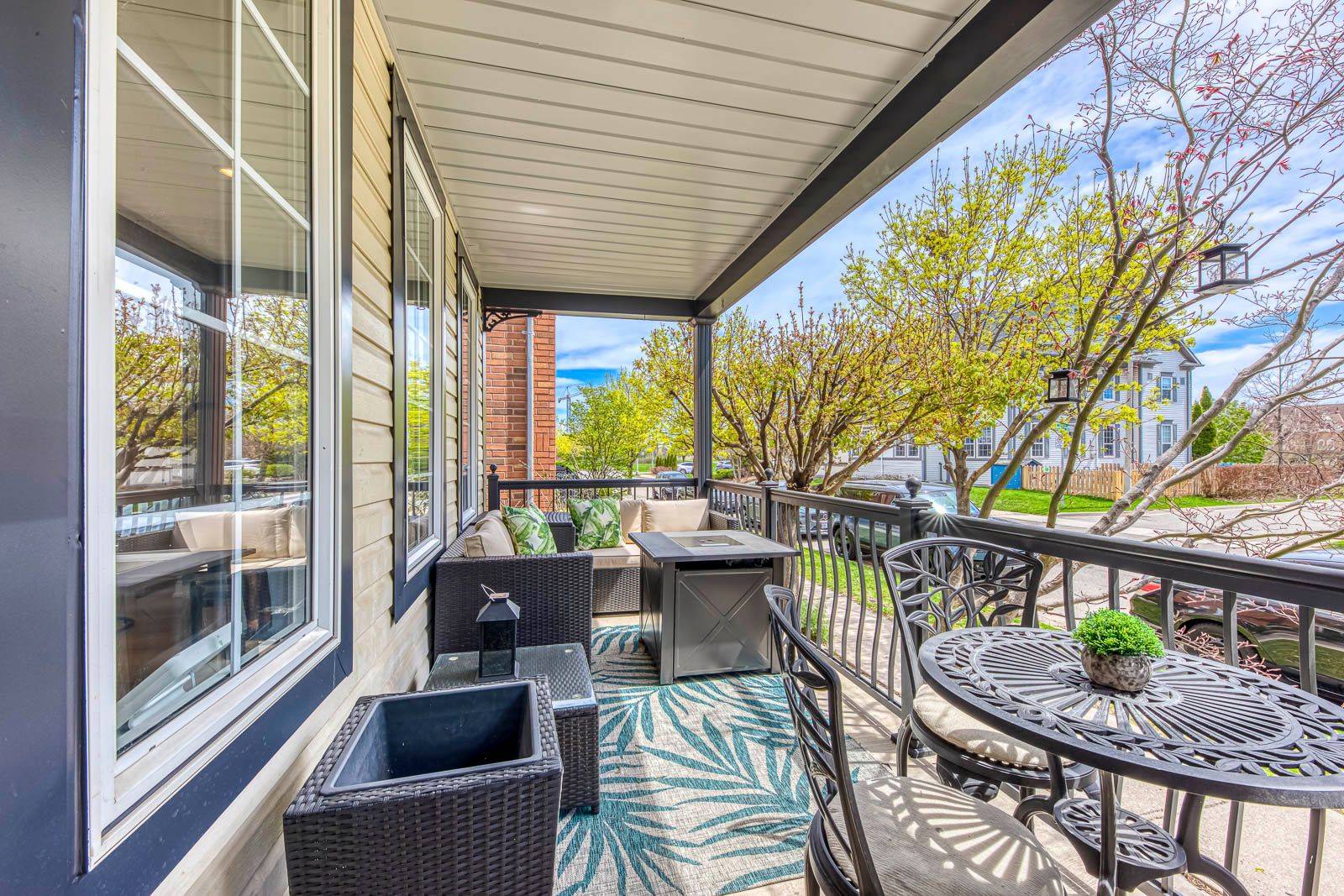 Oakville, ON L6H 6M9,215 ROXTON RD