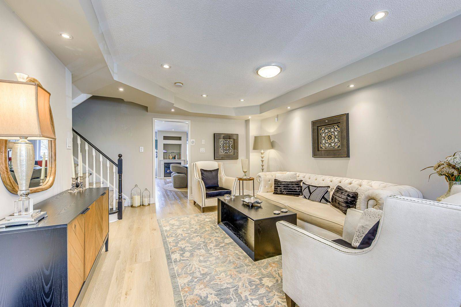 Oakville, ON L6H 6M9,215 ROXTON RD