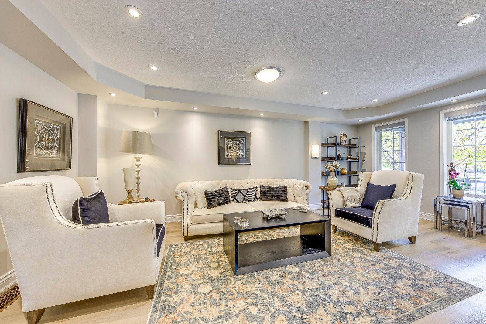 Oakville, ON L6H 6M9,215 ROXTON RD