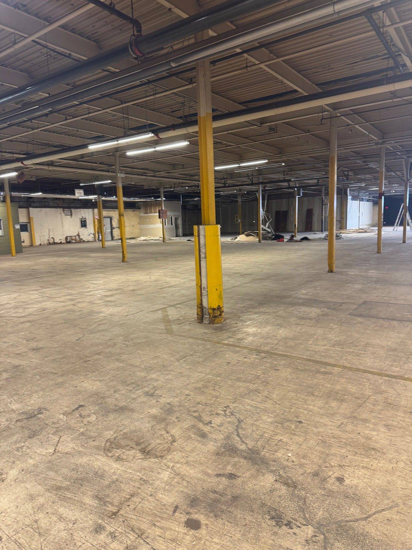 Toronto W08, ON M8Z 2H1,80 Jutland RD #100