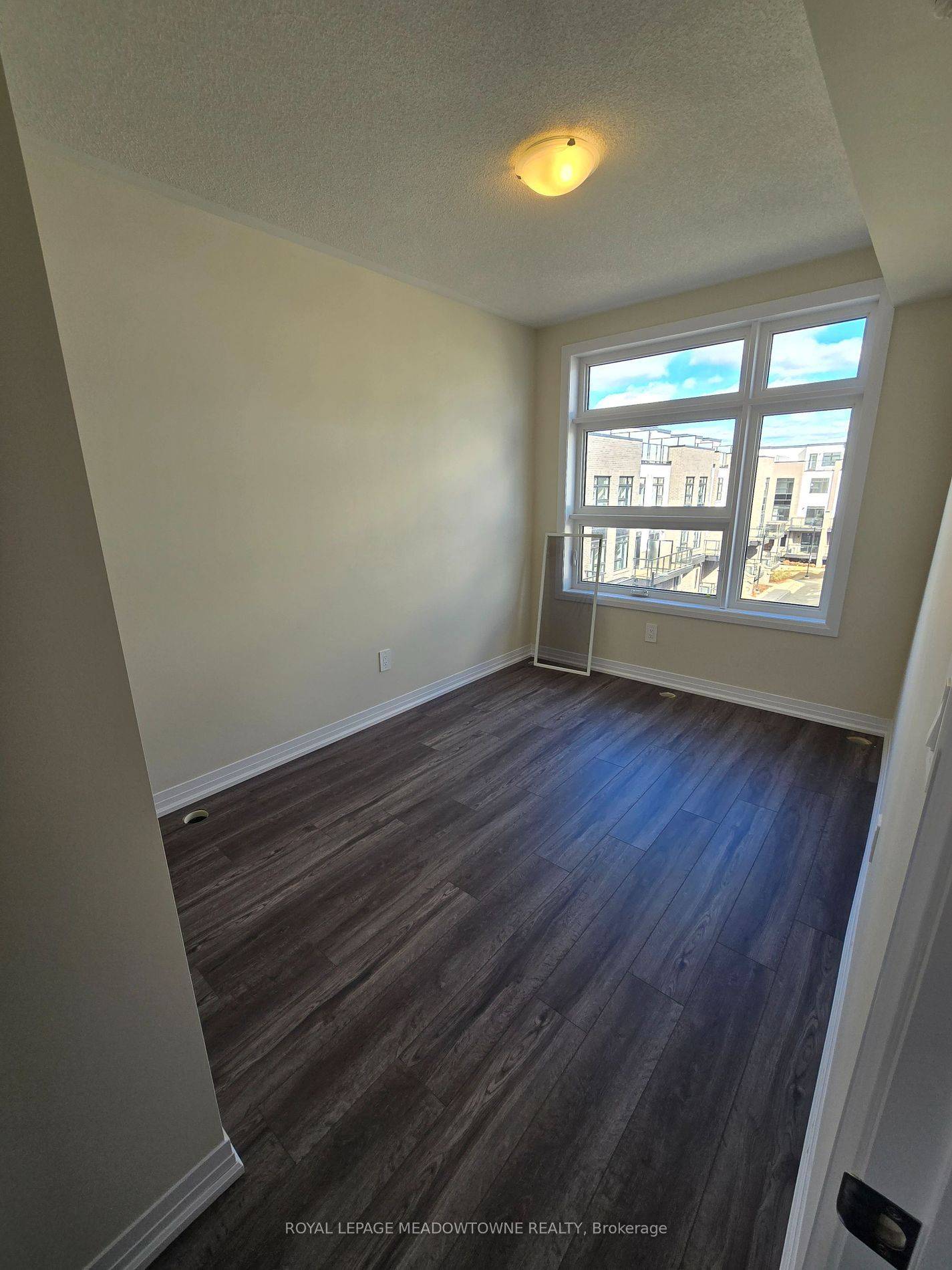 Milton, ON L9T 7E7,1573 Rose WAY #120