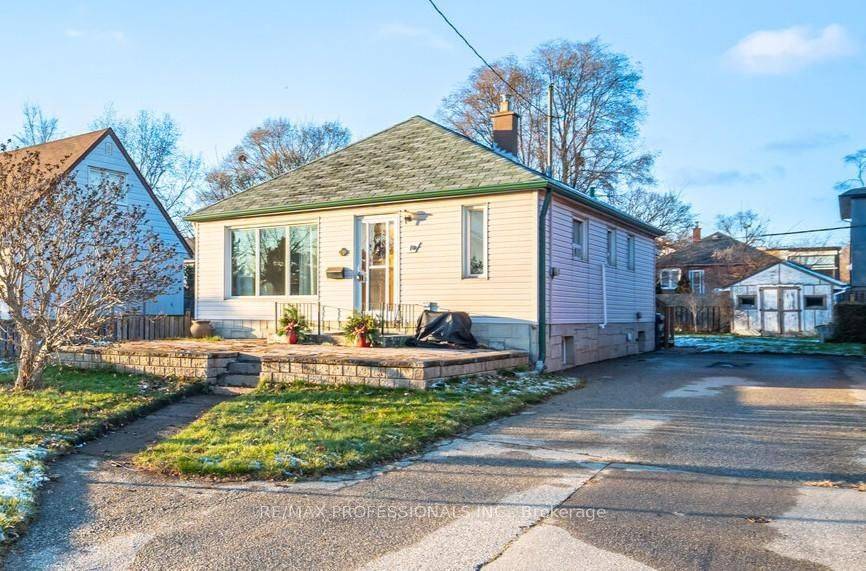 Toronto W06, ON M8W 2E3,10 Avalon RD