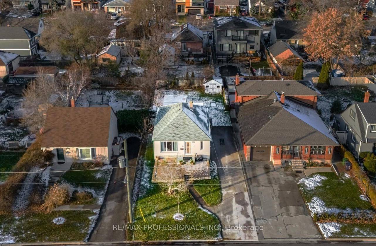 Toronto W06, ON M8W 2E3,10 Avalon RD