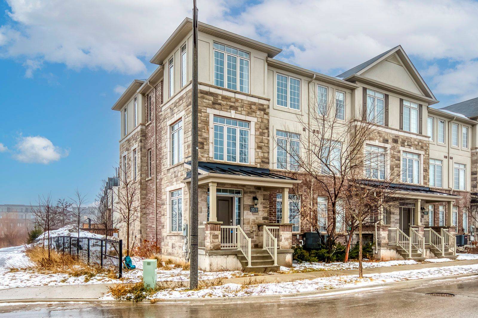 Oakville, ON L6H 7E3,3026 Postridge DR #19