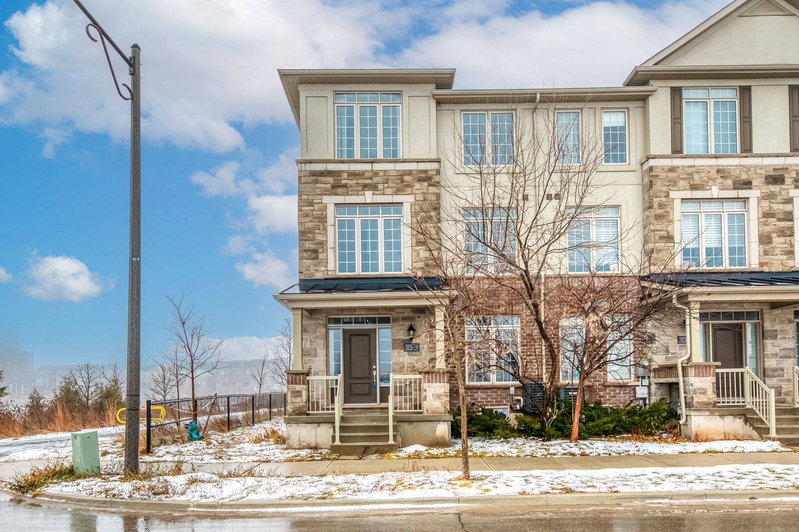 Oakville, ON L6H 7E3,3026 Postridge DR #19
