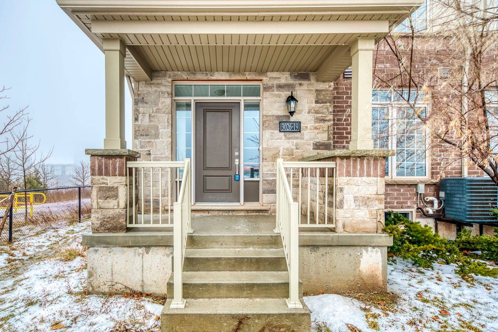 Oakville, ON L6H 7E3,3026 Postridge DR #19
