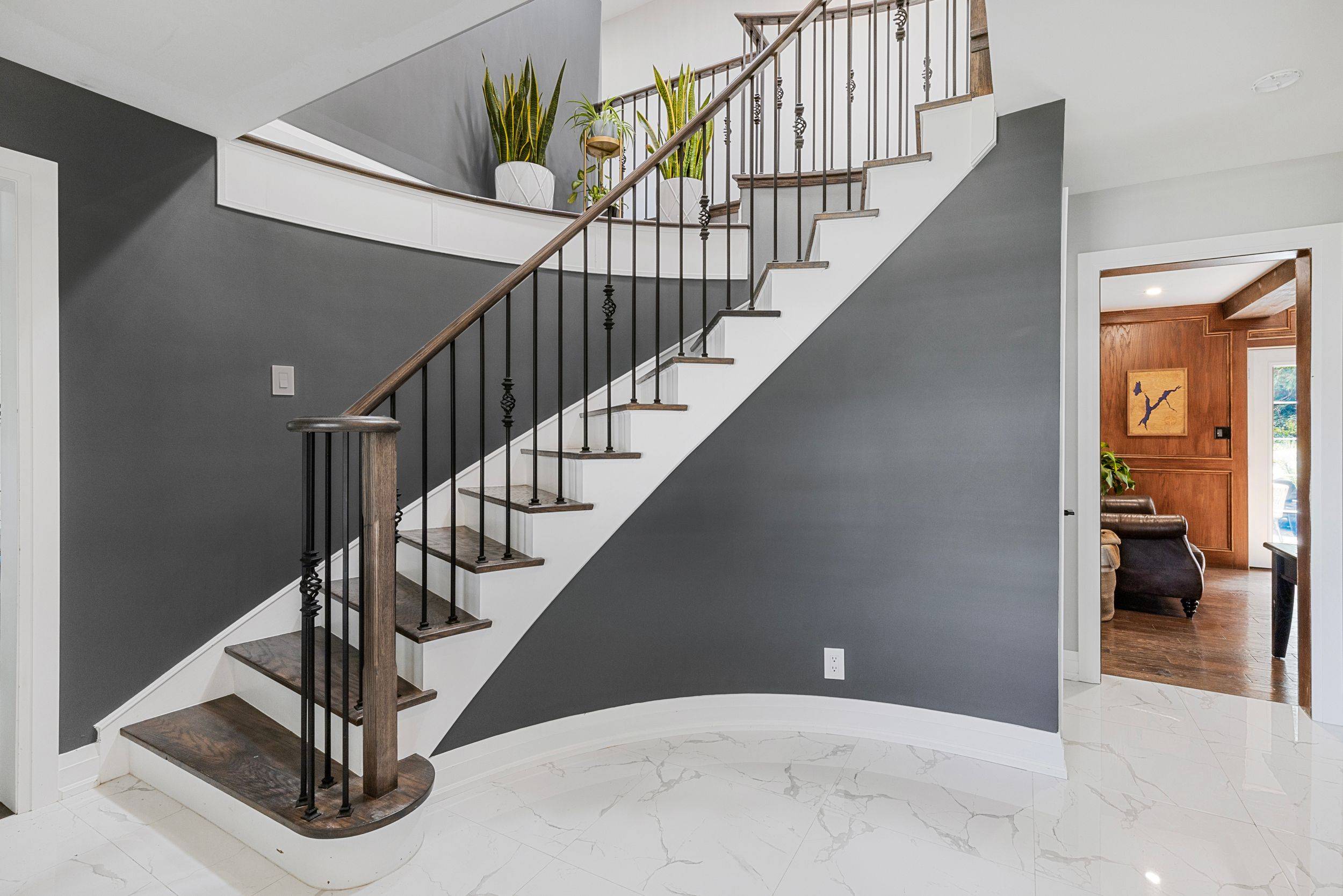 Grimsby, ON L3M 1A8,94 Dorchester DR