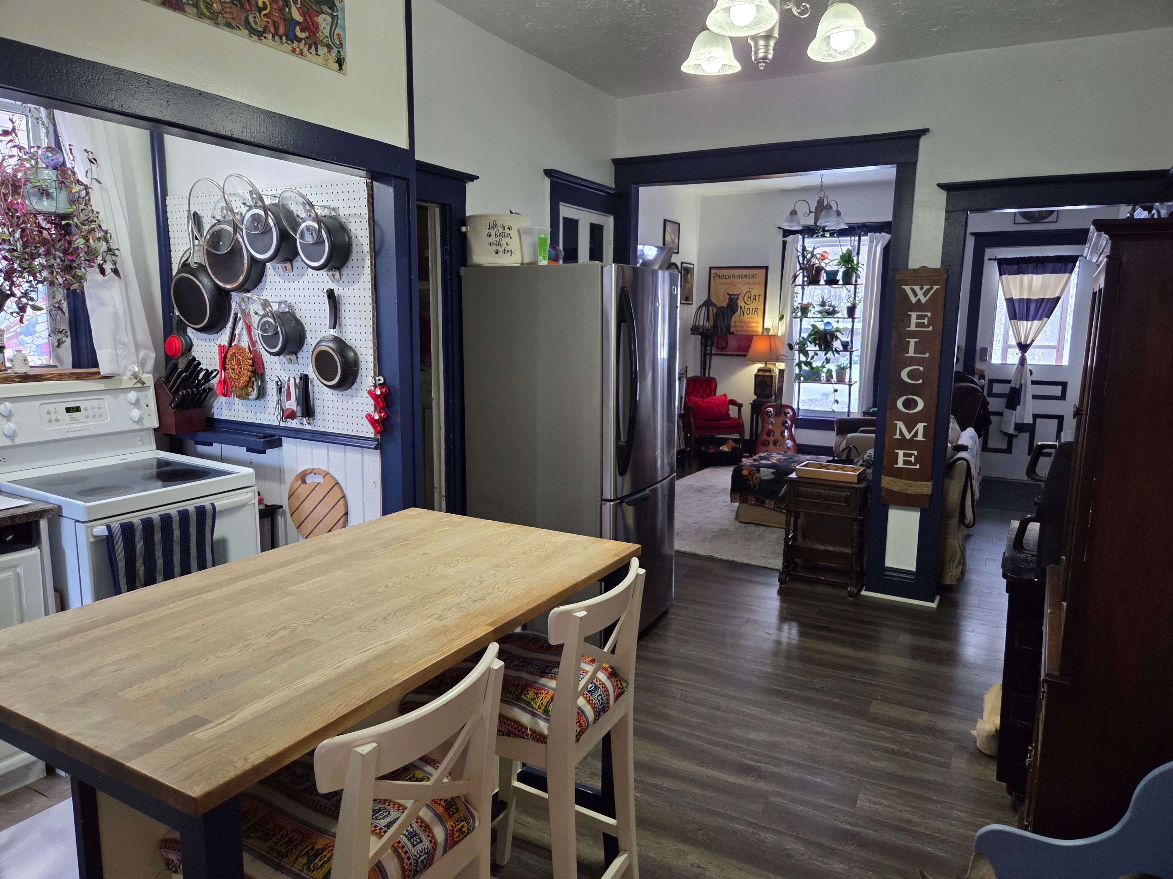 Peterborough, ON K9H 3T7,870 George ST N