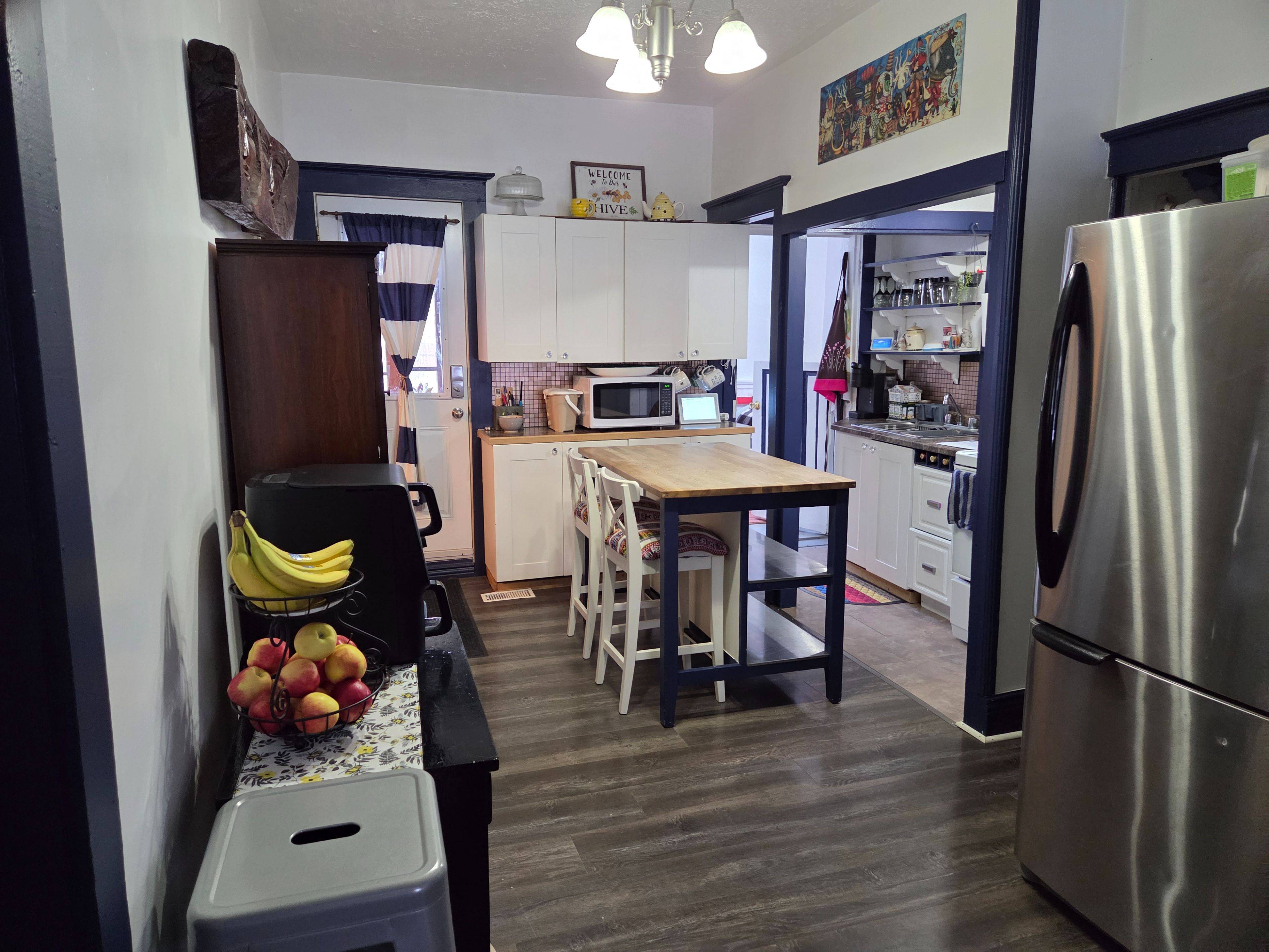 Peterborough, ON K9H 3T7,870 George ST N