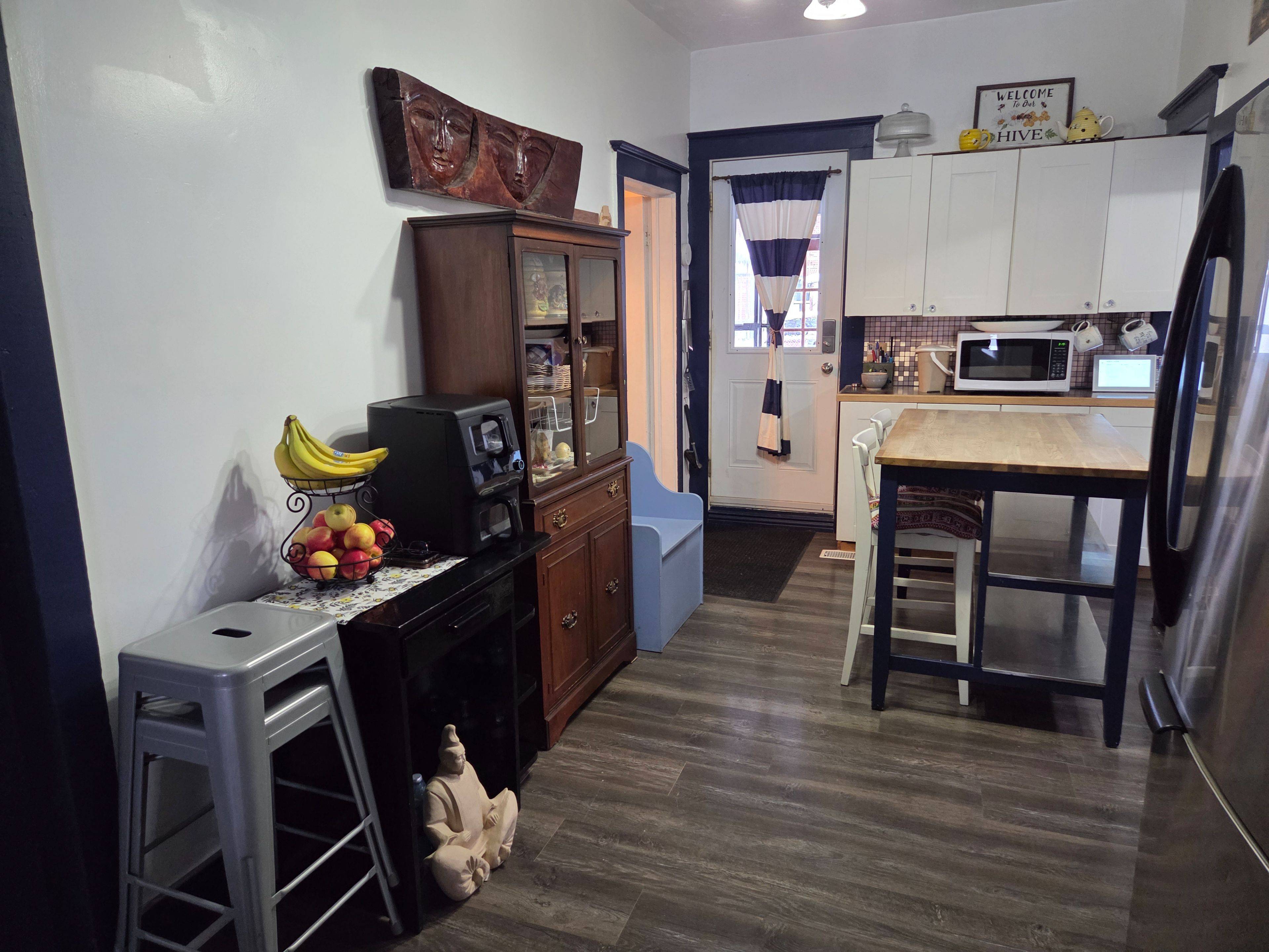 Peterborough, ON K9H 3T7,870 George ST N