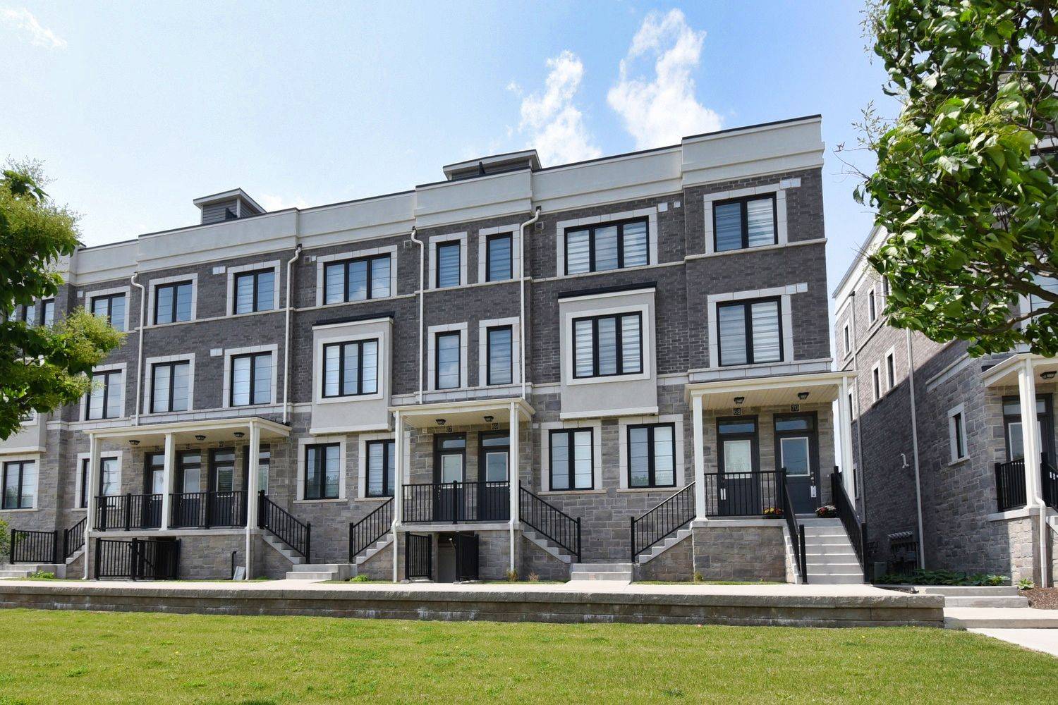 Hamilton, ON L8B 1X6,383 Dundas ST E #69