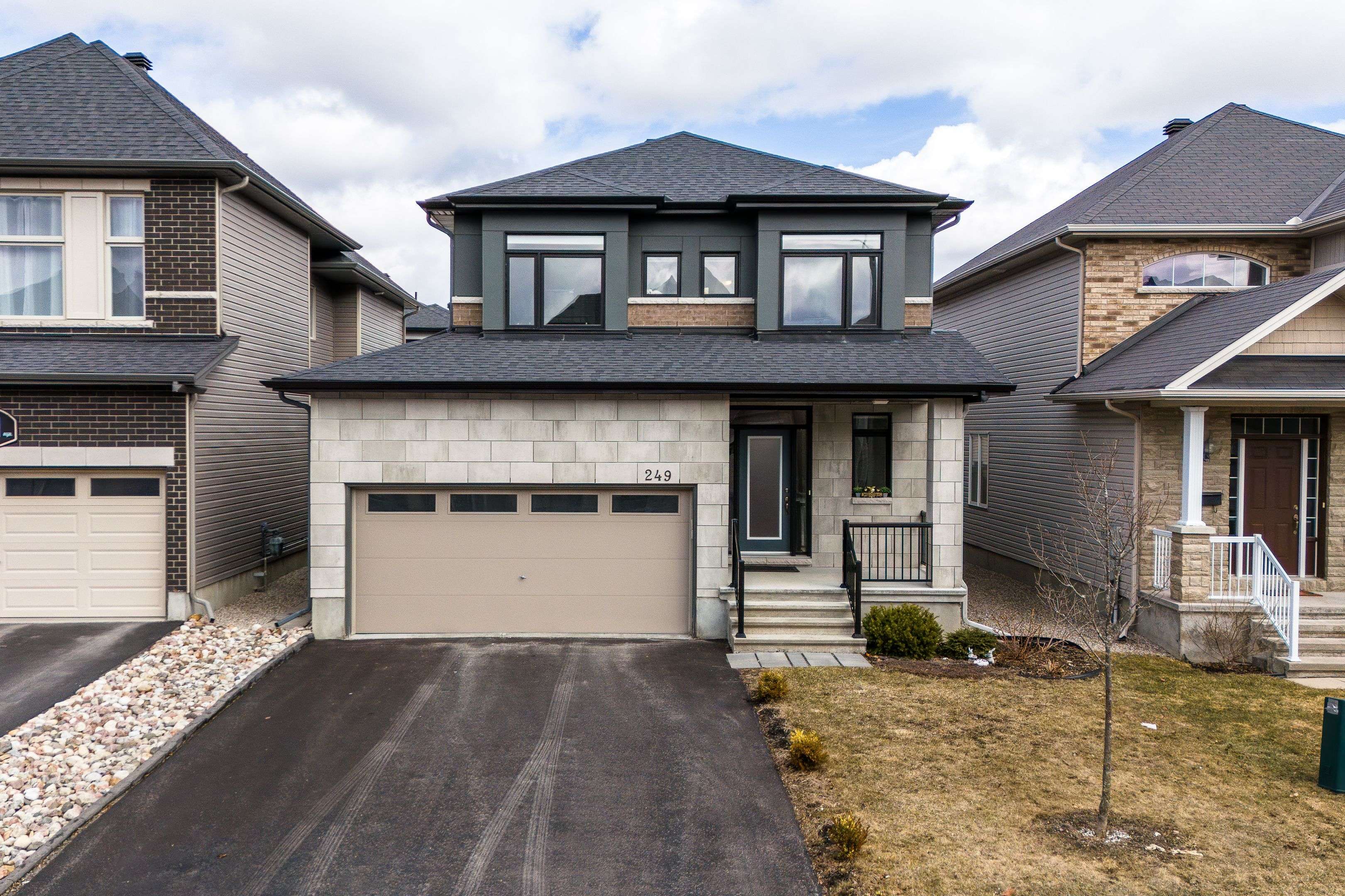 Orleans - Convent Glen And Area, ON K1W 0H4,249 Fountainhead DR