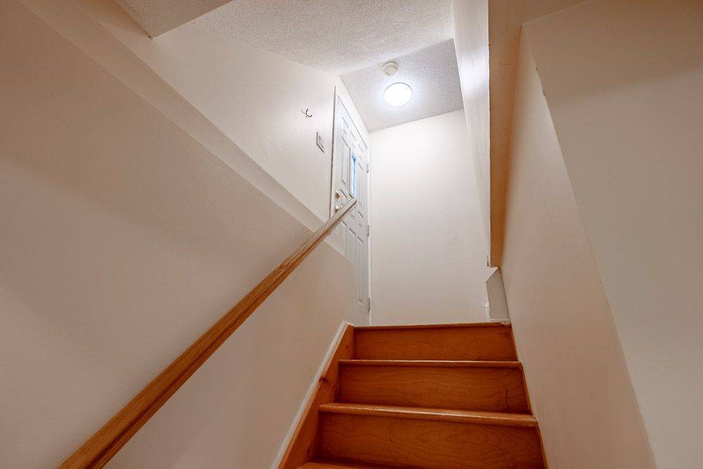 Kanata, ON K2L 1M7,196 Old Colony RD #B