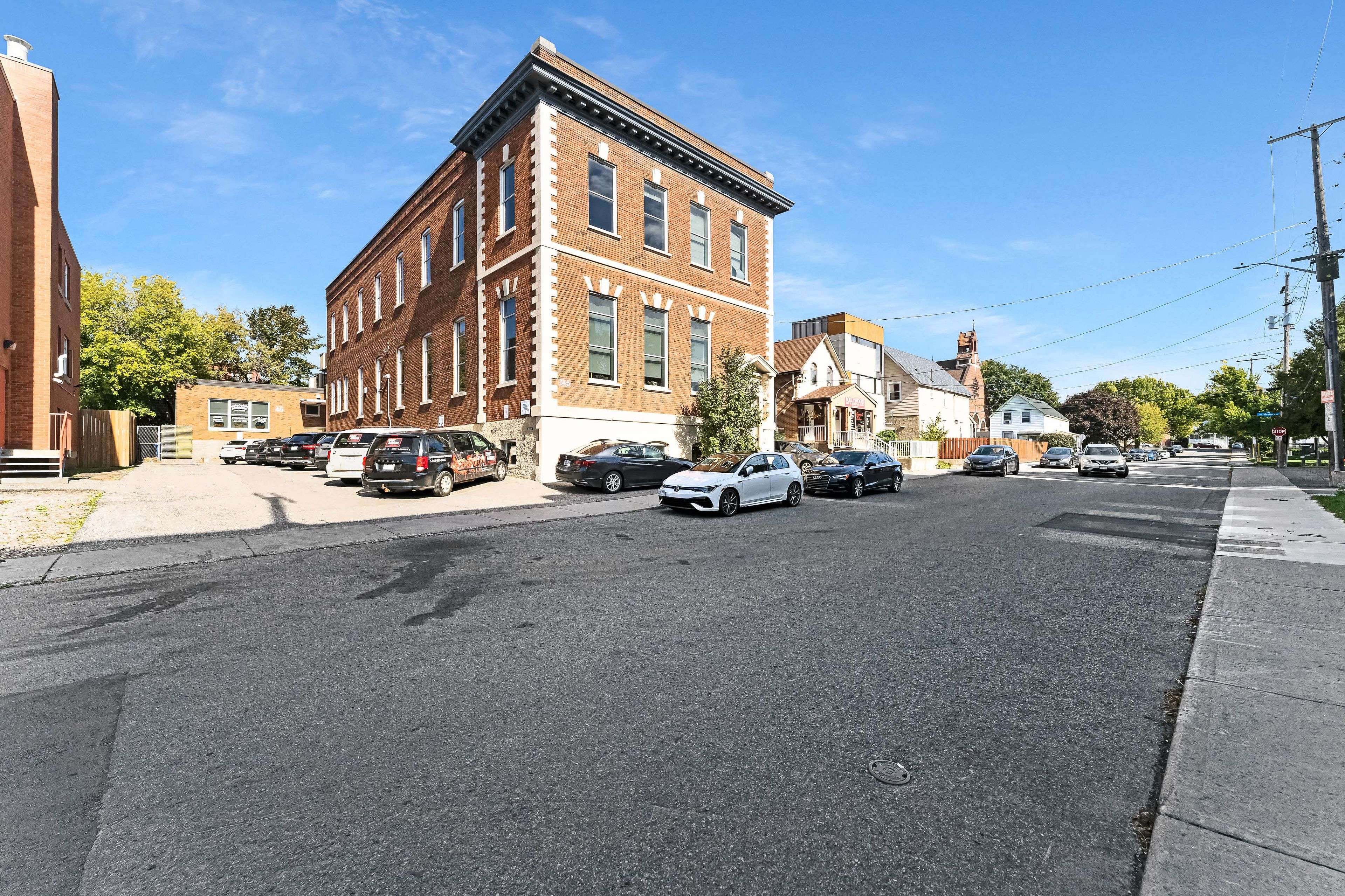 West Centre Town, ON K1R 6S3,43 Eccles ST N #Upper Unit