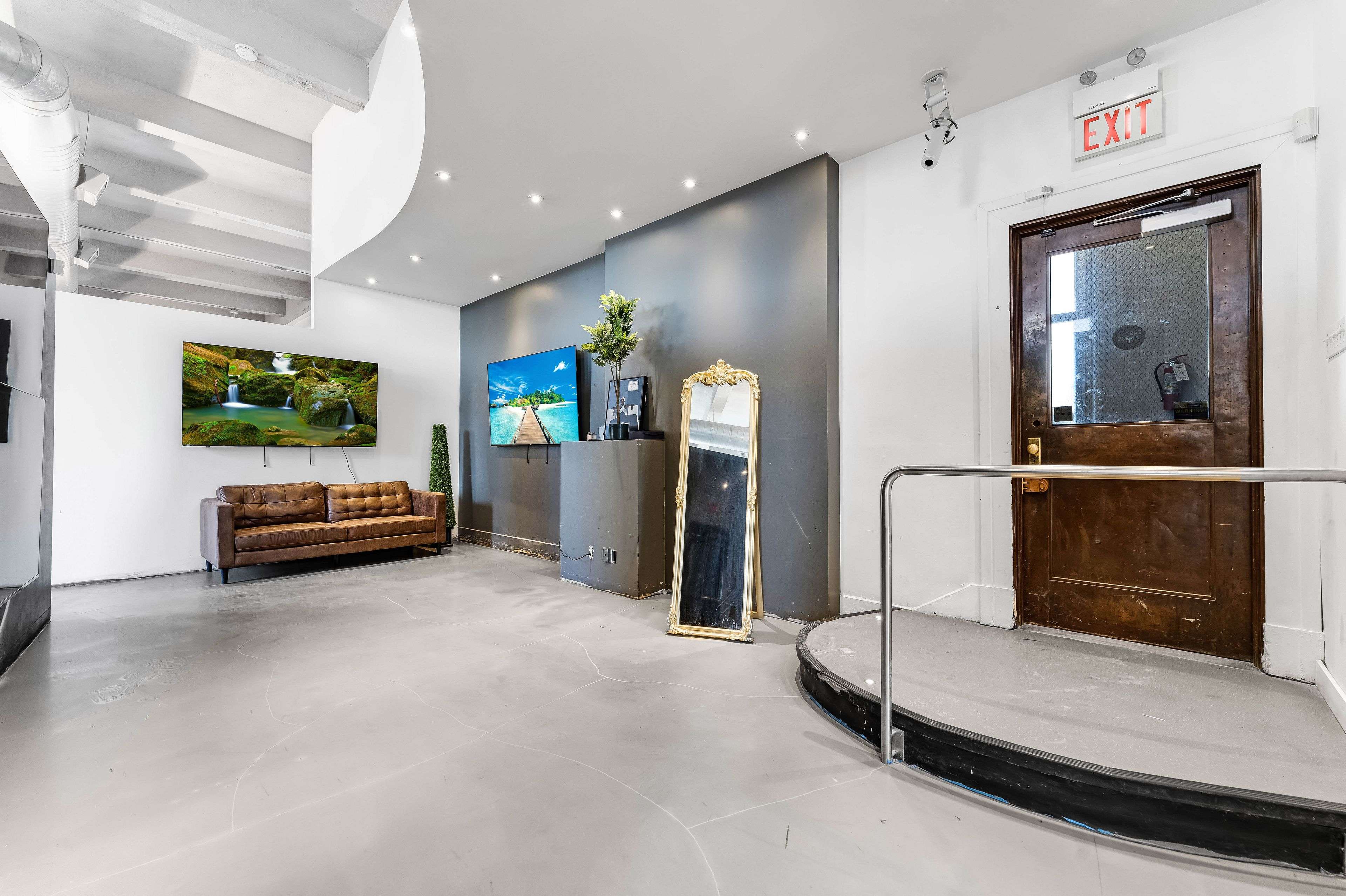 West Centre Town, ON K1R 6S3,43 Eccles ST N #Upper Unit