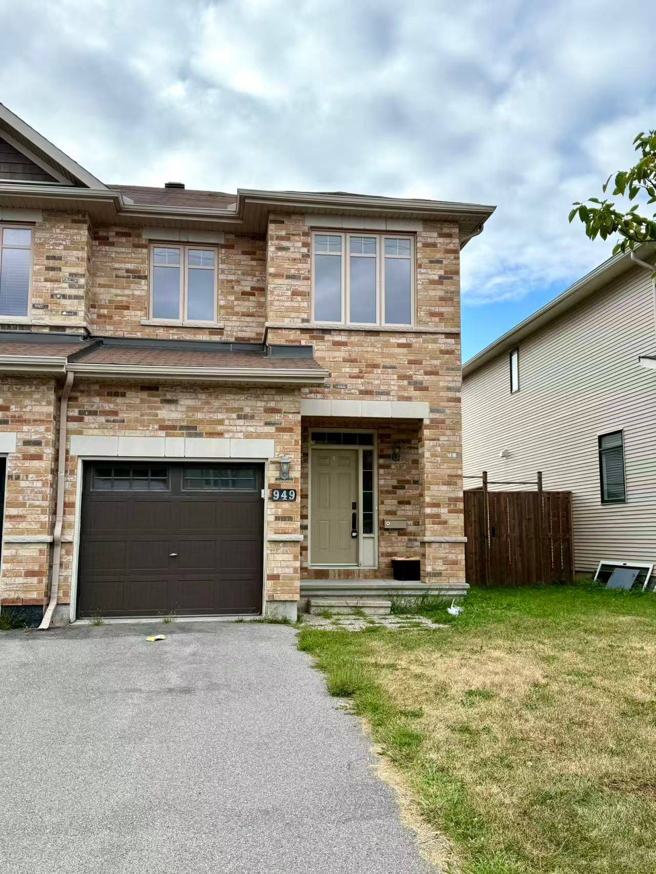 Kanata, ON K2W 0E3,949 KLONDIKE RD