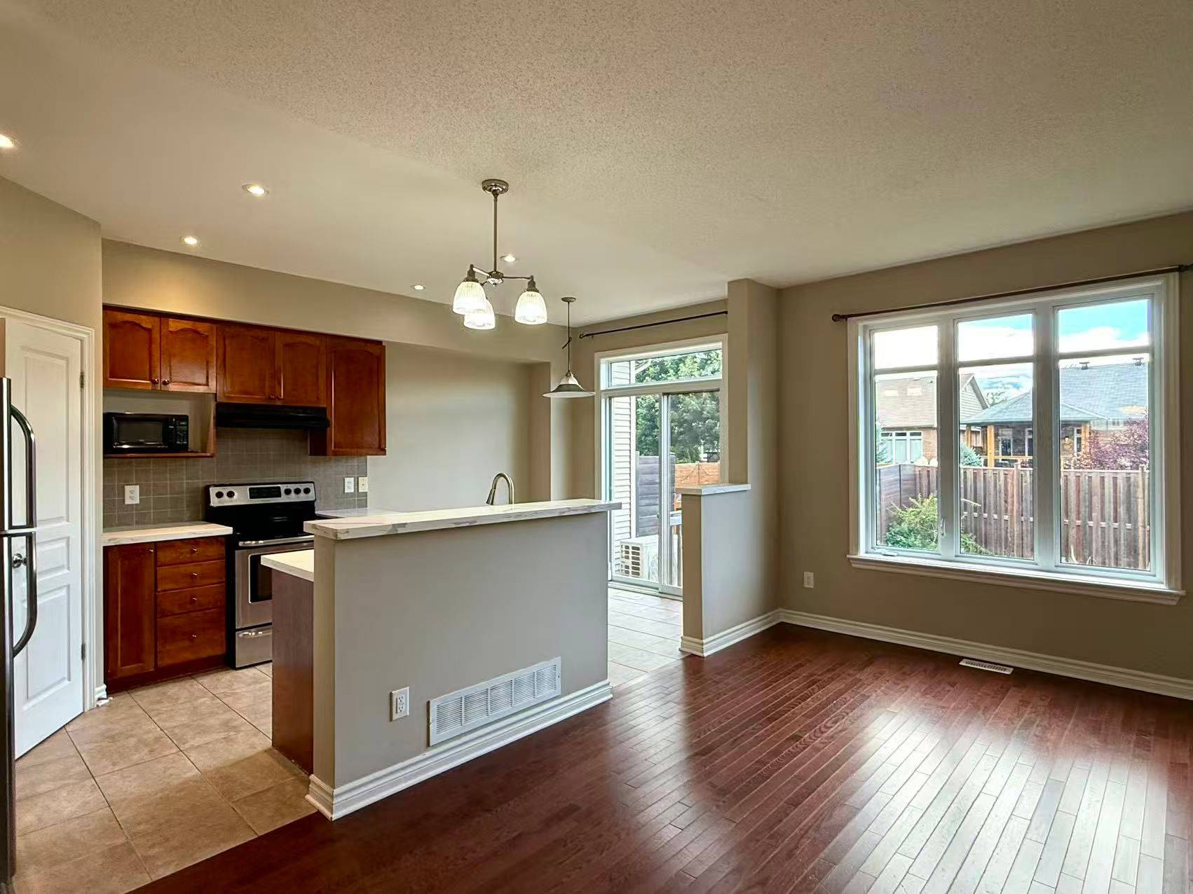 Kanata, ON K2W 0E3,949 KLONDIKE RD