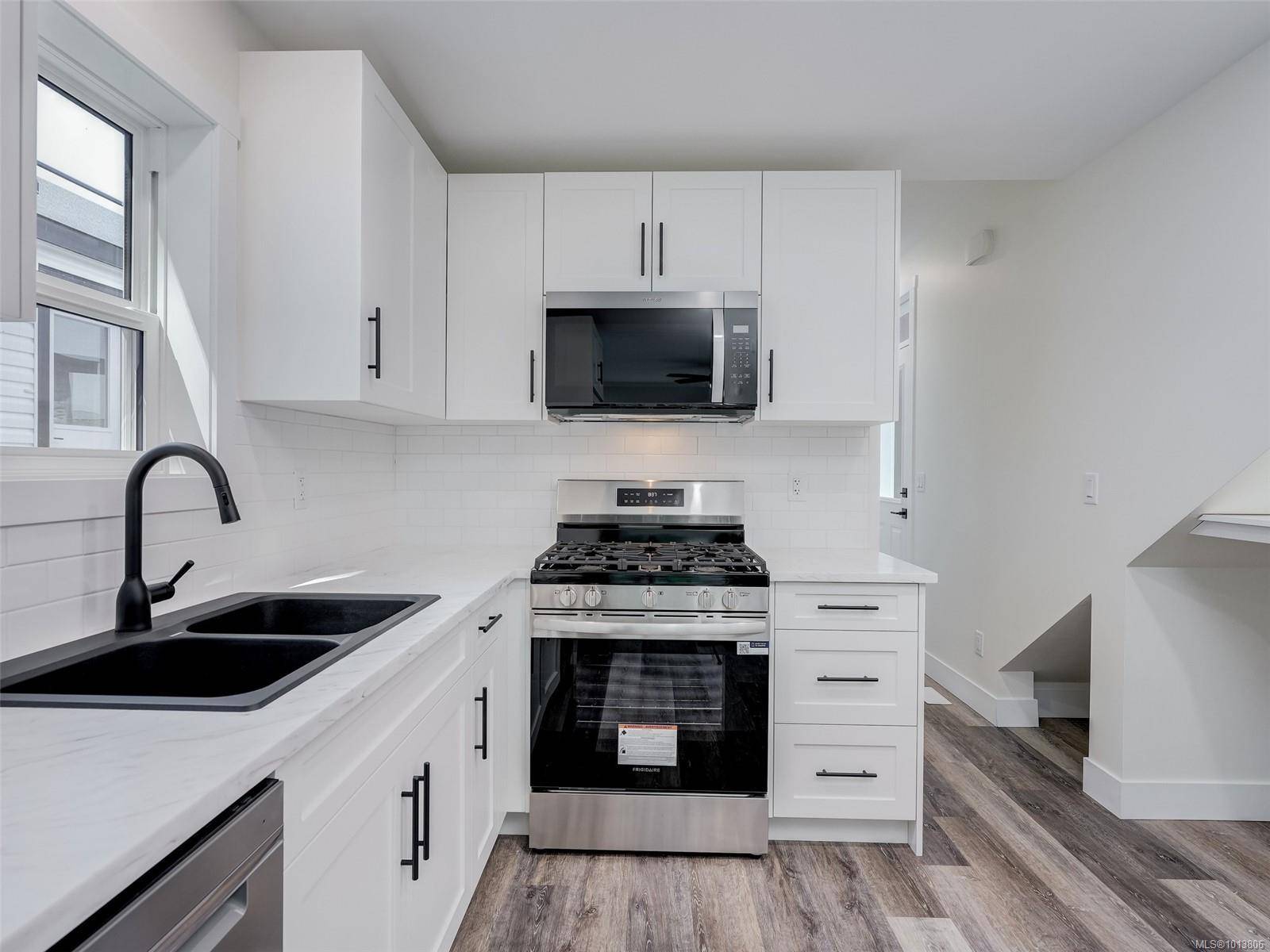 Central Saanich, BC V8M 0C3,747 Old Place Rd #431