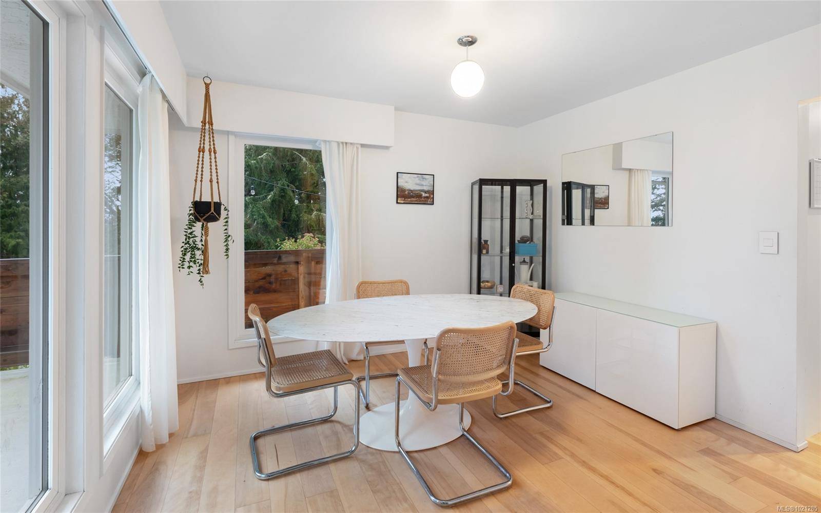 Saanich, BC V8Y 2A6,5087 Catalina Terr