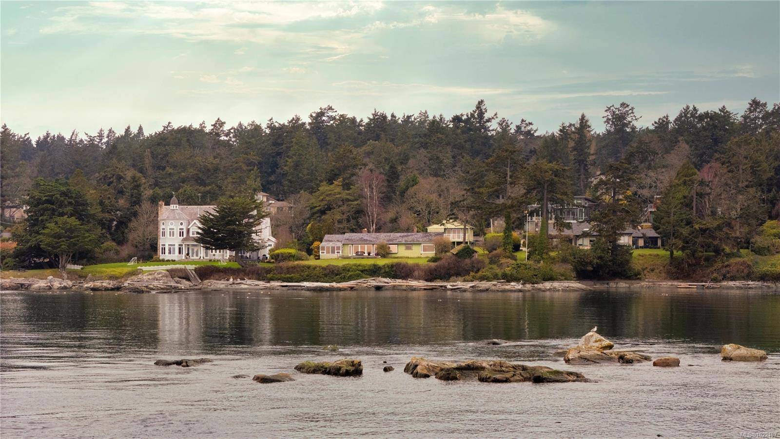 Saanich, BC V8N 4L3,3901 Tudor Ave