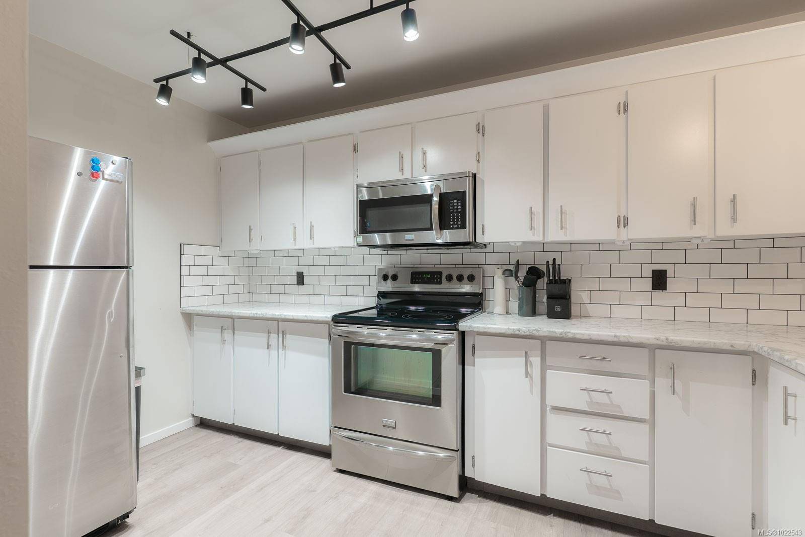 Nanaimo, BC V9R 5V4,855 Howard Ave #10