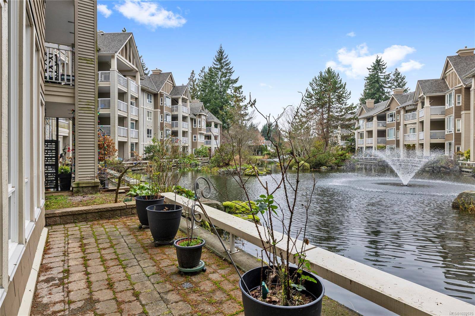 Nanaimo, BC V9T 6K3,5685 Edgewater Lane #104