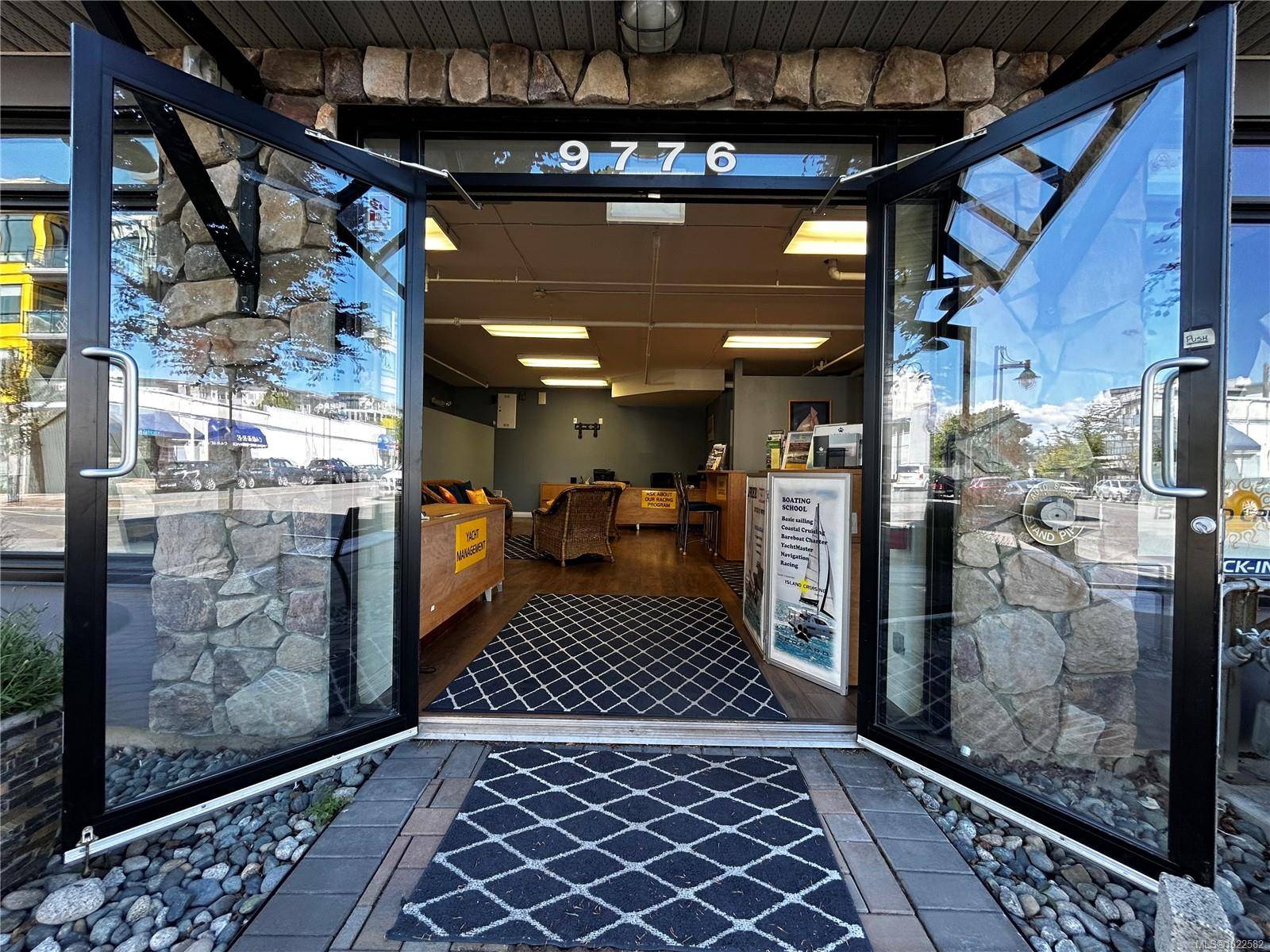 Sidney, BC V8L 2Z1,9776 Fourth St #101