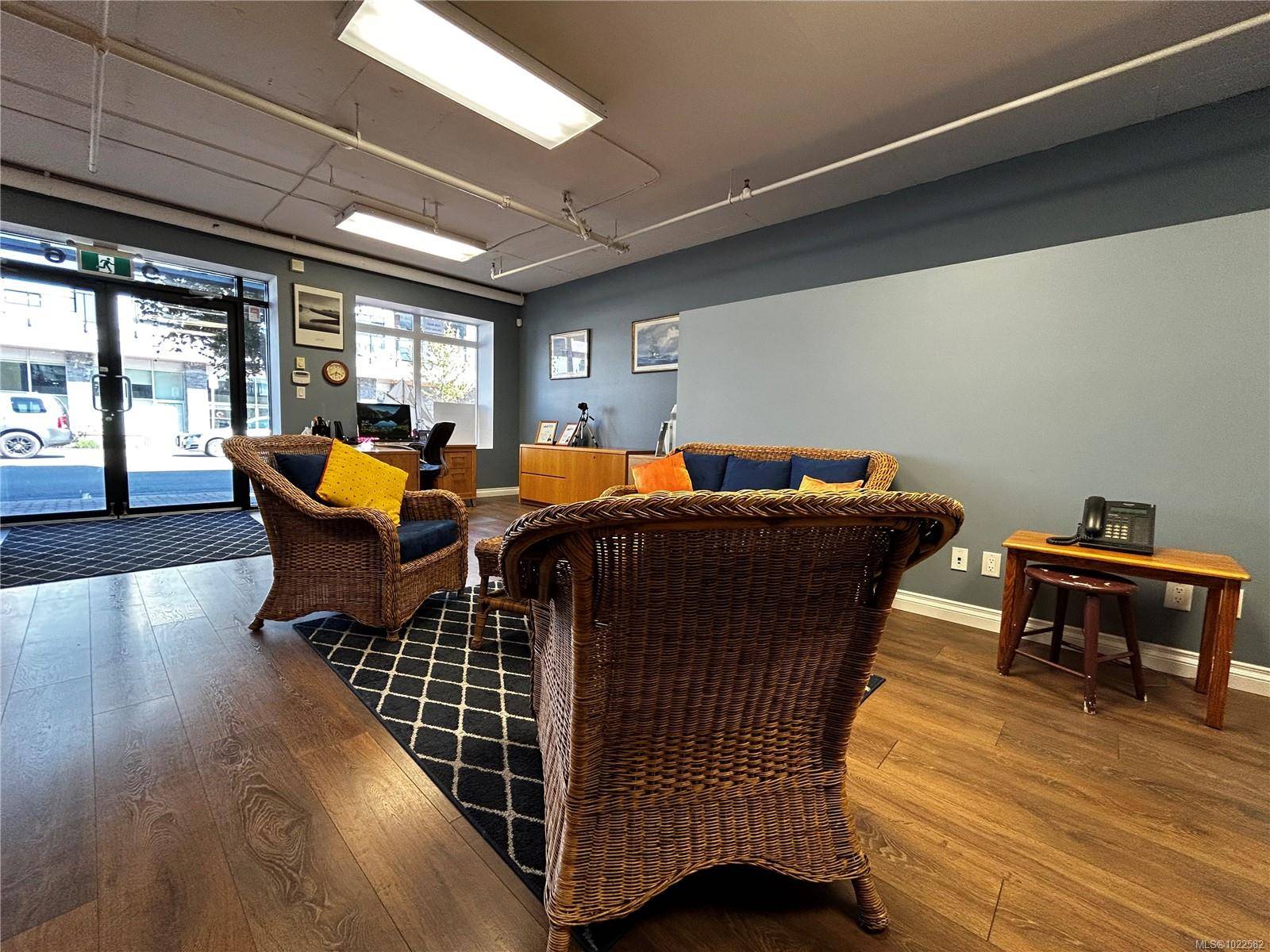 Sidney, BC V8L 2Z1,9776 Fourth St #101