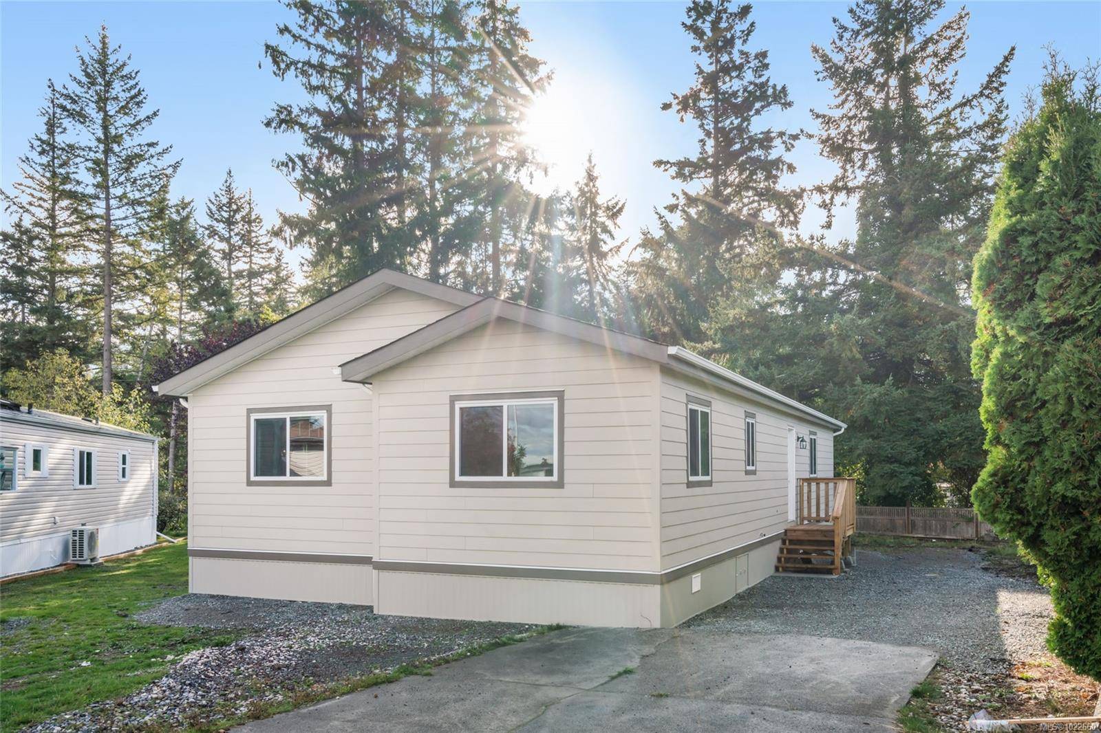 Nanaimo, BC V9R 6S6,2301 Arbot Rd #27