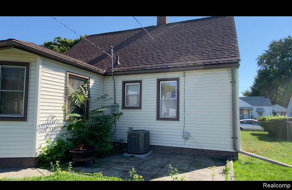 Eastpointe, MI 48021,22113 LAMBRECHT AVE