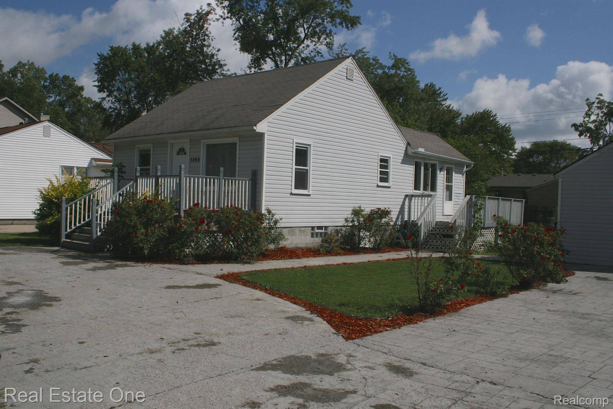 Troy, MI 48083,3268 Troy DR