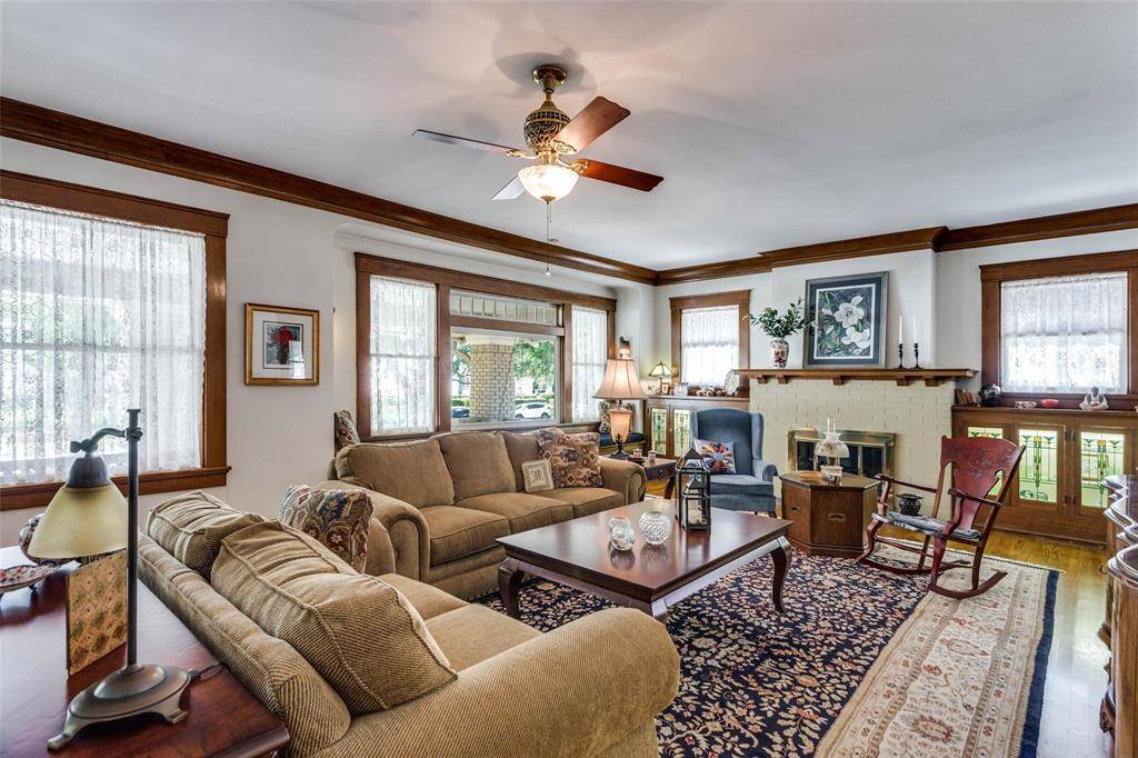 Fort Worth, TX 76110,1351 MISTLETOE Drive