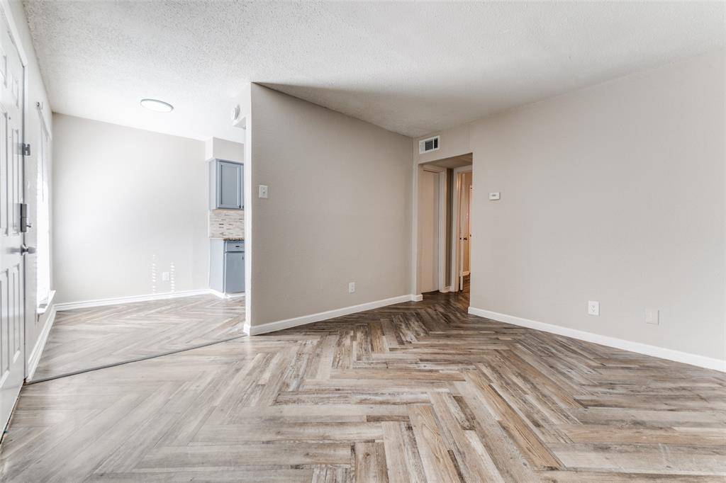 Dallas, TX 75214,5317 Junius Street #102