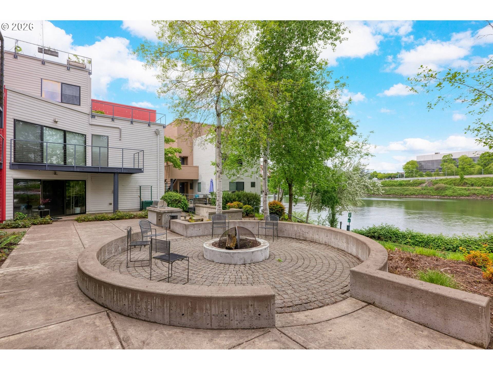 Portland, OR 97209,810 NW NAITO PKWY #F11