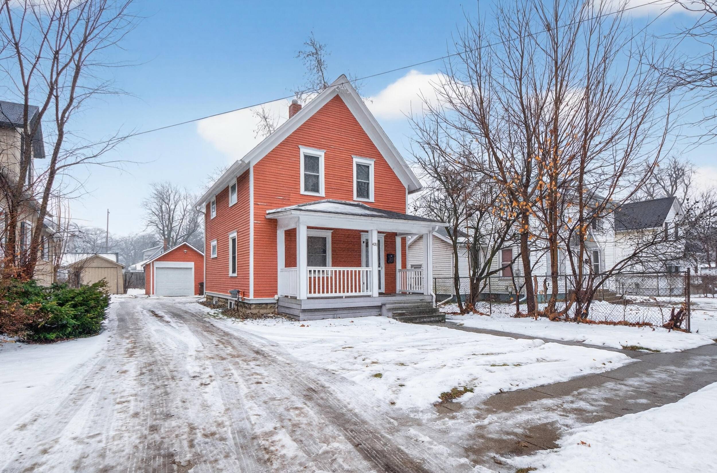 Jackson, MI 49201,401 N West AVE