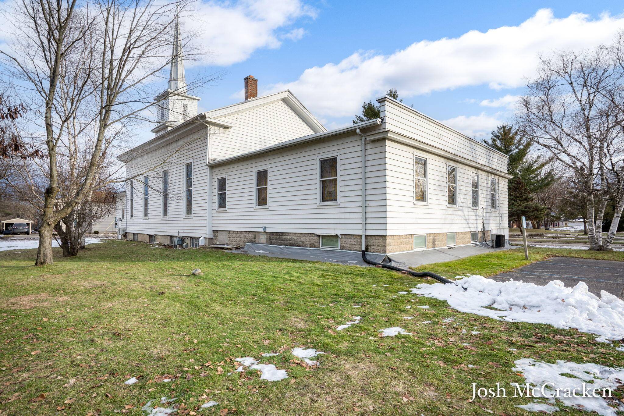 Lowell, MI 49331,404 N Hudson ST SE