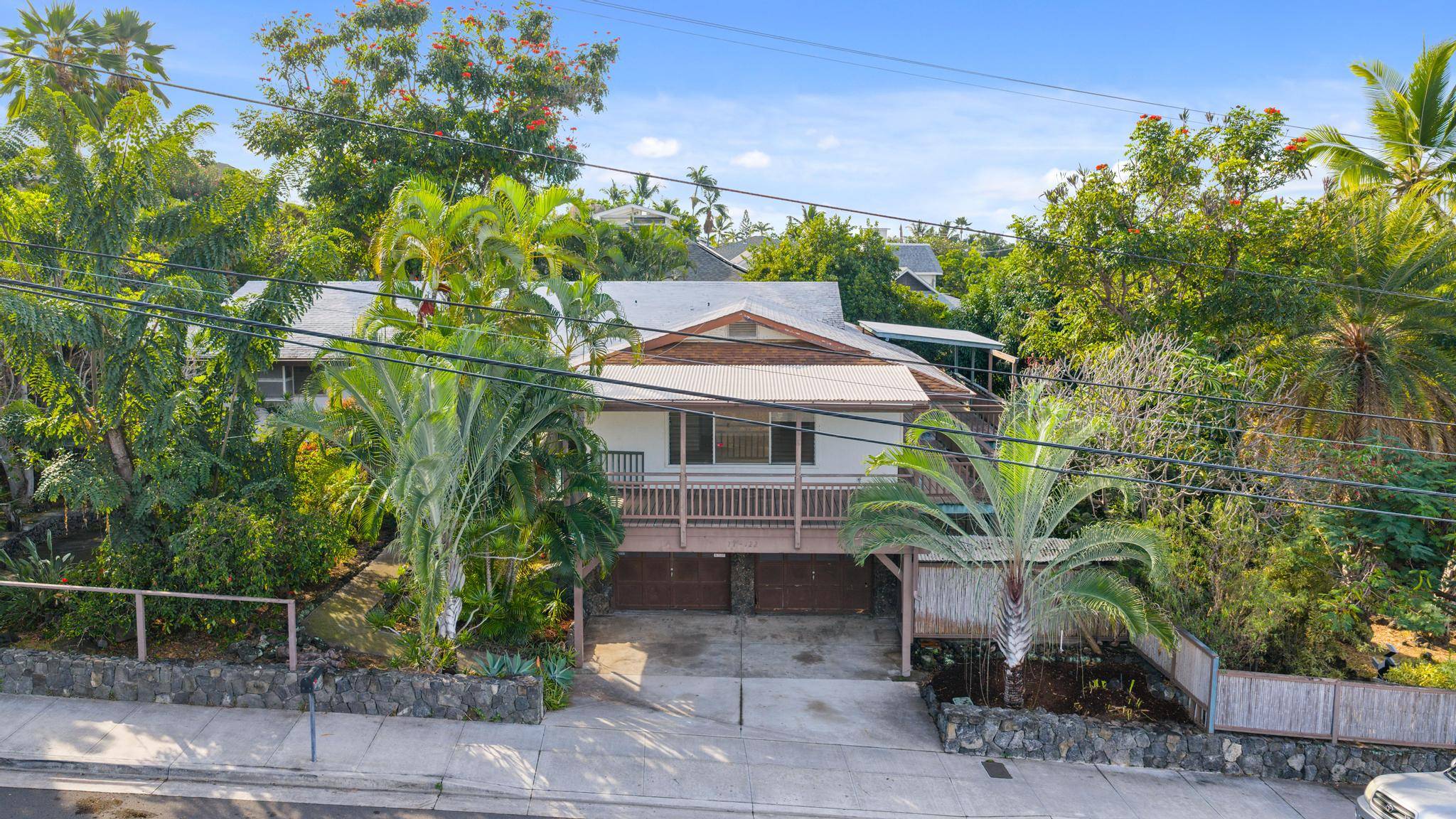 Kailua-kona, HI 96740,77-122 LAALOA AVE