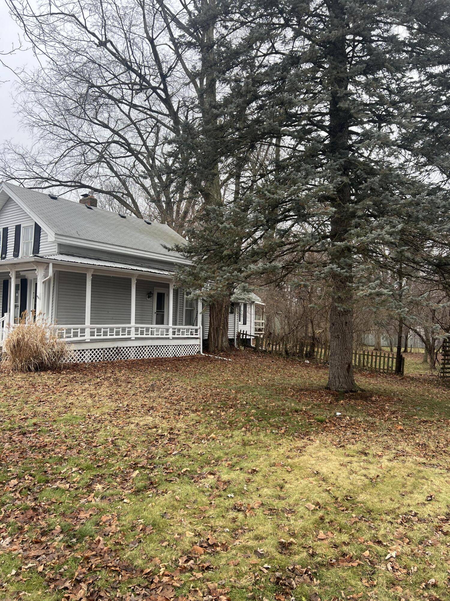 Adrian, MI 49221,914 W Maumee ST