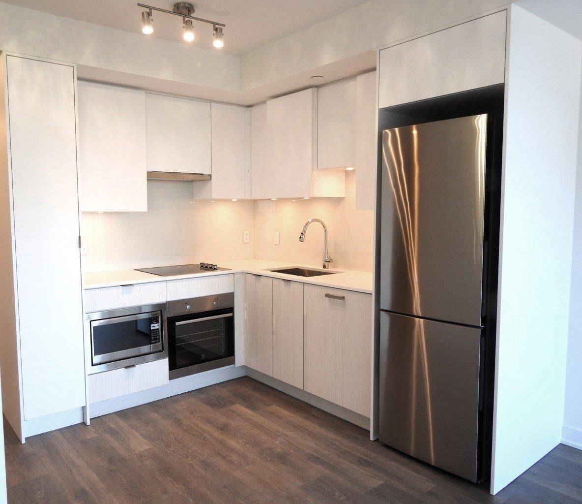 Toronto C10, ON M4P 0E4,99 Broadway AVE #1211