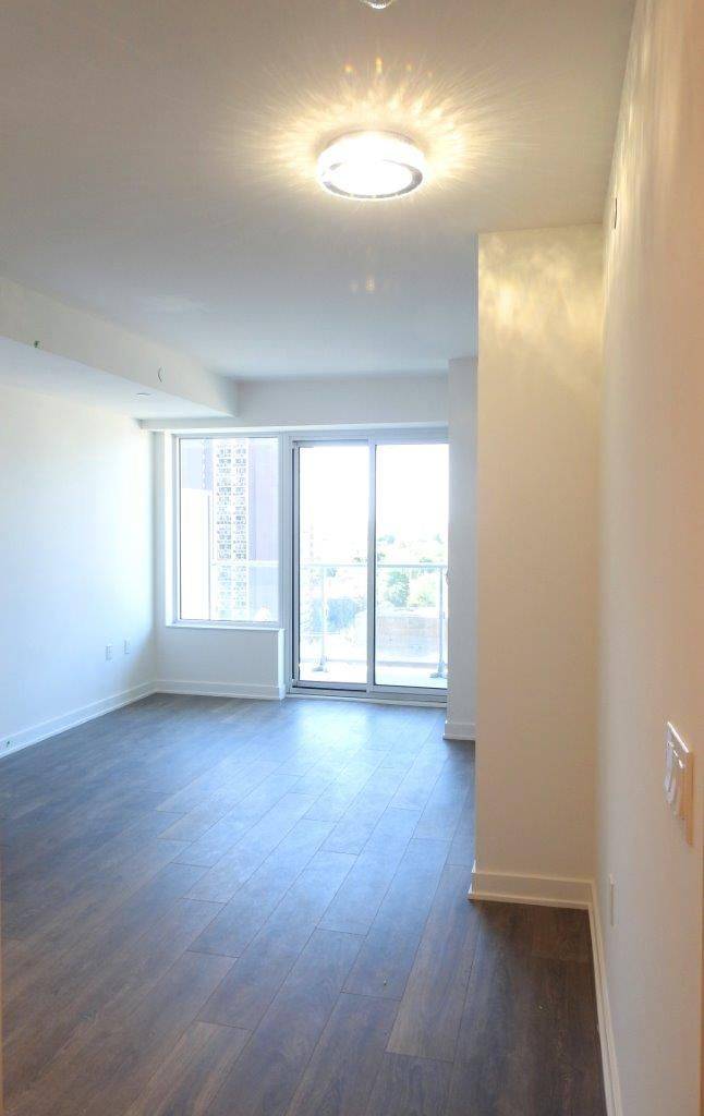 Toronto C10, ON M4P 0E4,99 Broadway AVE #1211