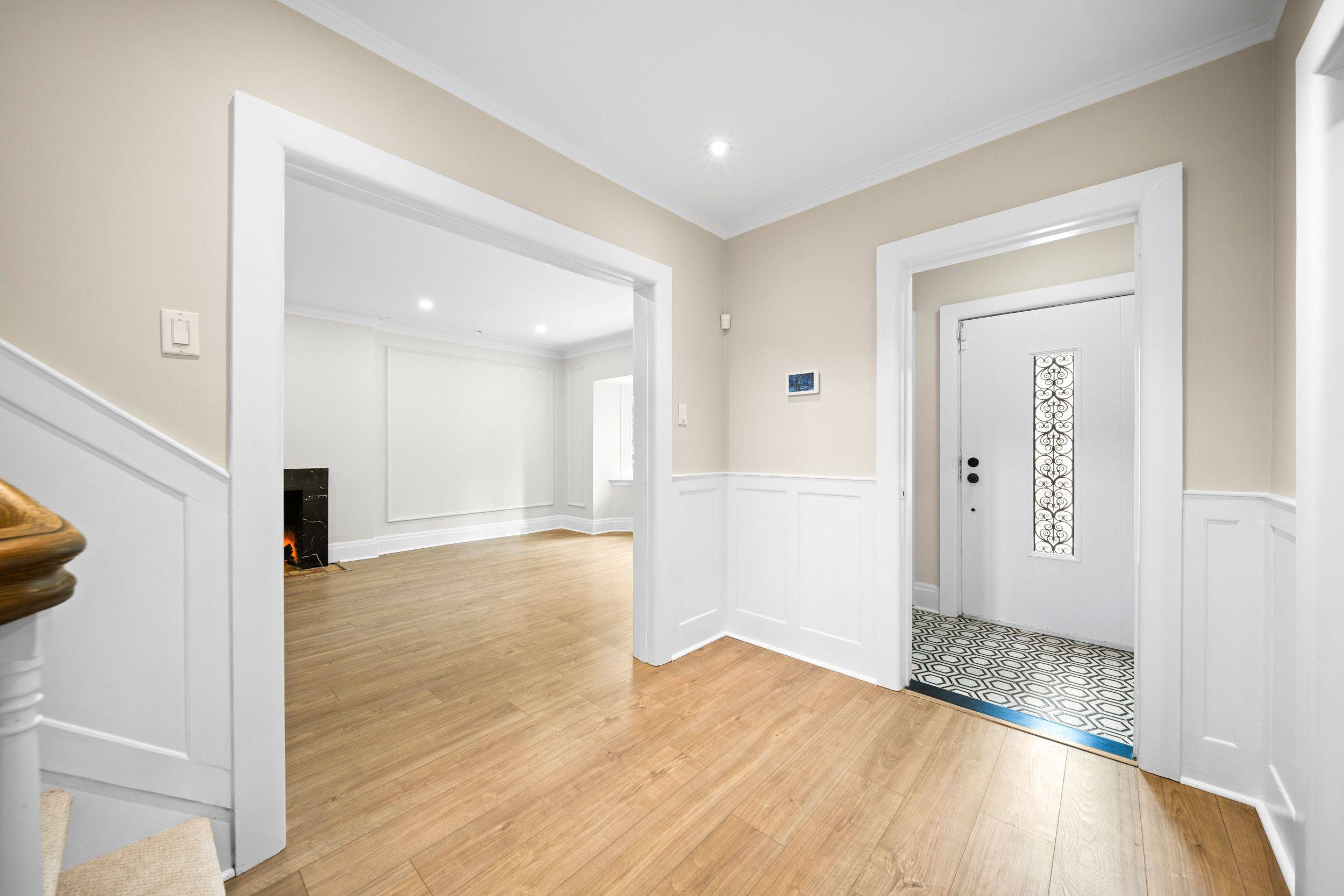 Toronto C03, ON M5P 1X1,44 Elderwood DR