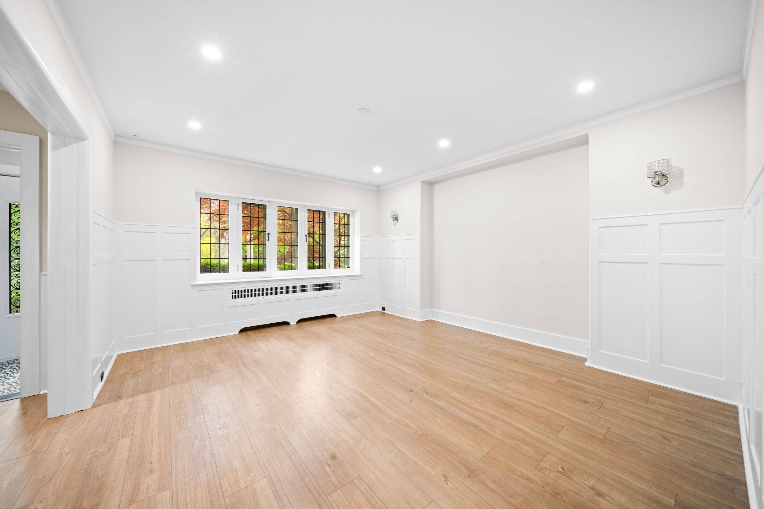 Toronto C03, ON M5P 1X1,44 Elderwood DR