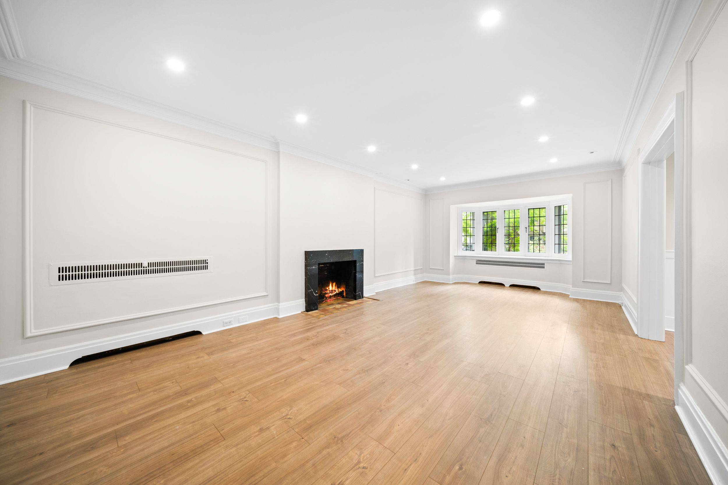 Toronto C03, ON M5P 1X1,44 Elderwood DR