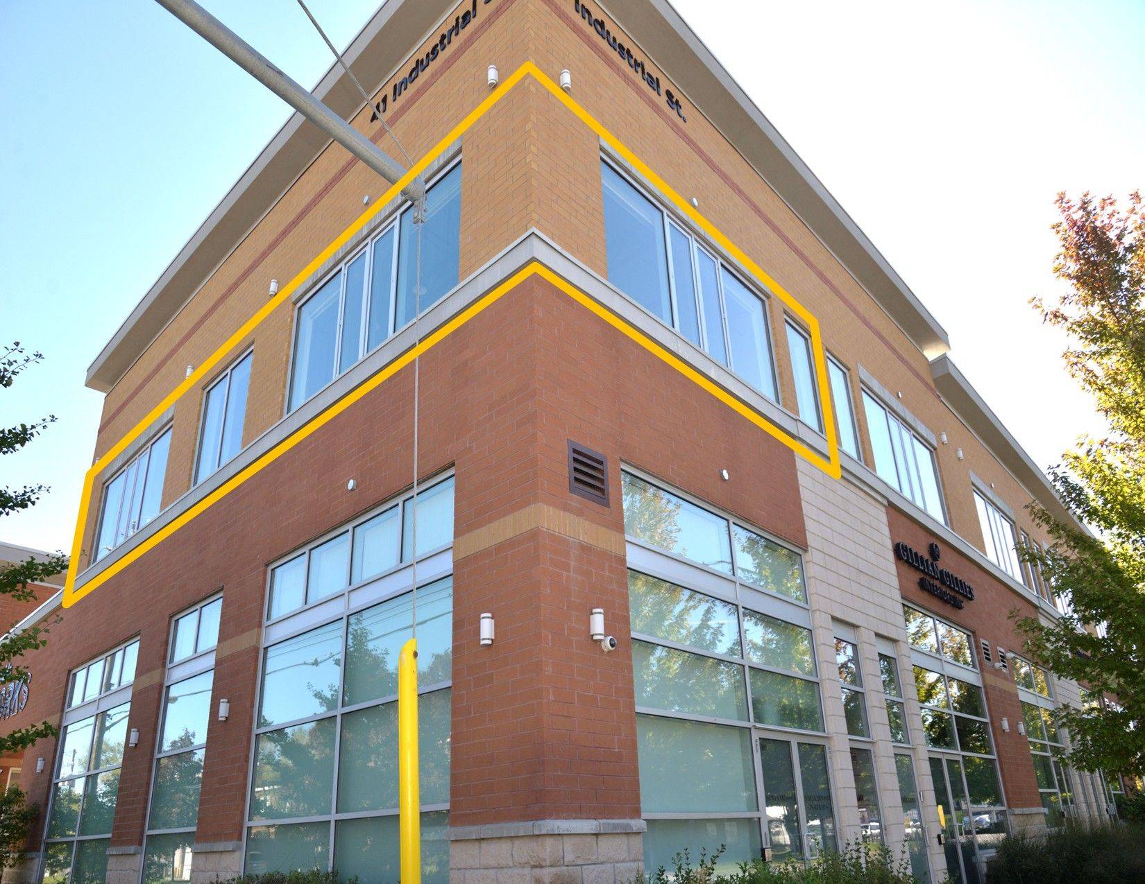 Toronto C11, ON M4G 2H5,41 Industrial ST #208