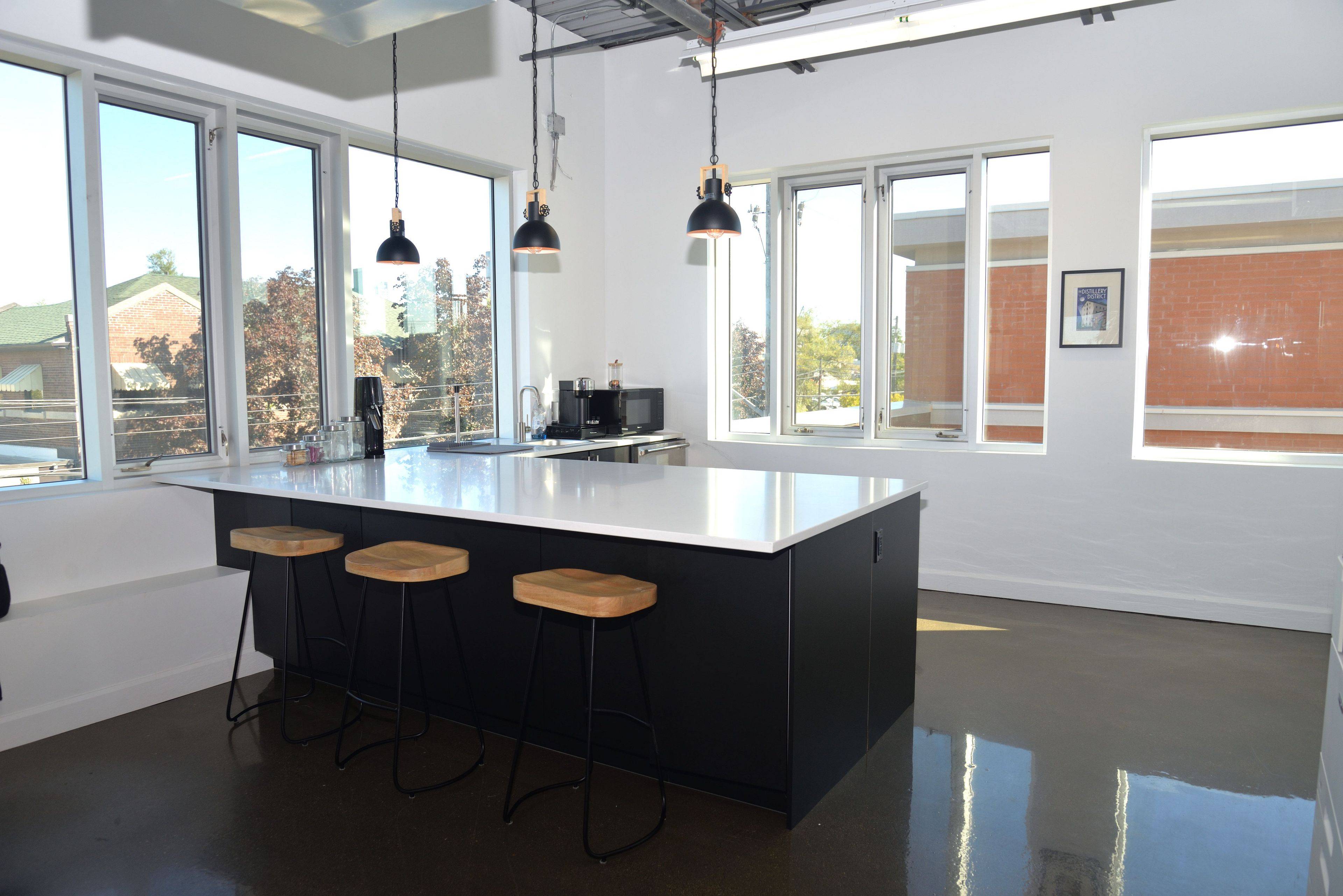 Toronto C11, ON M4G 2H5,41 Industrial ST #208