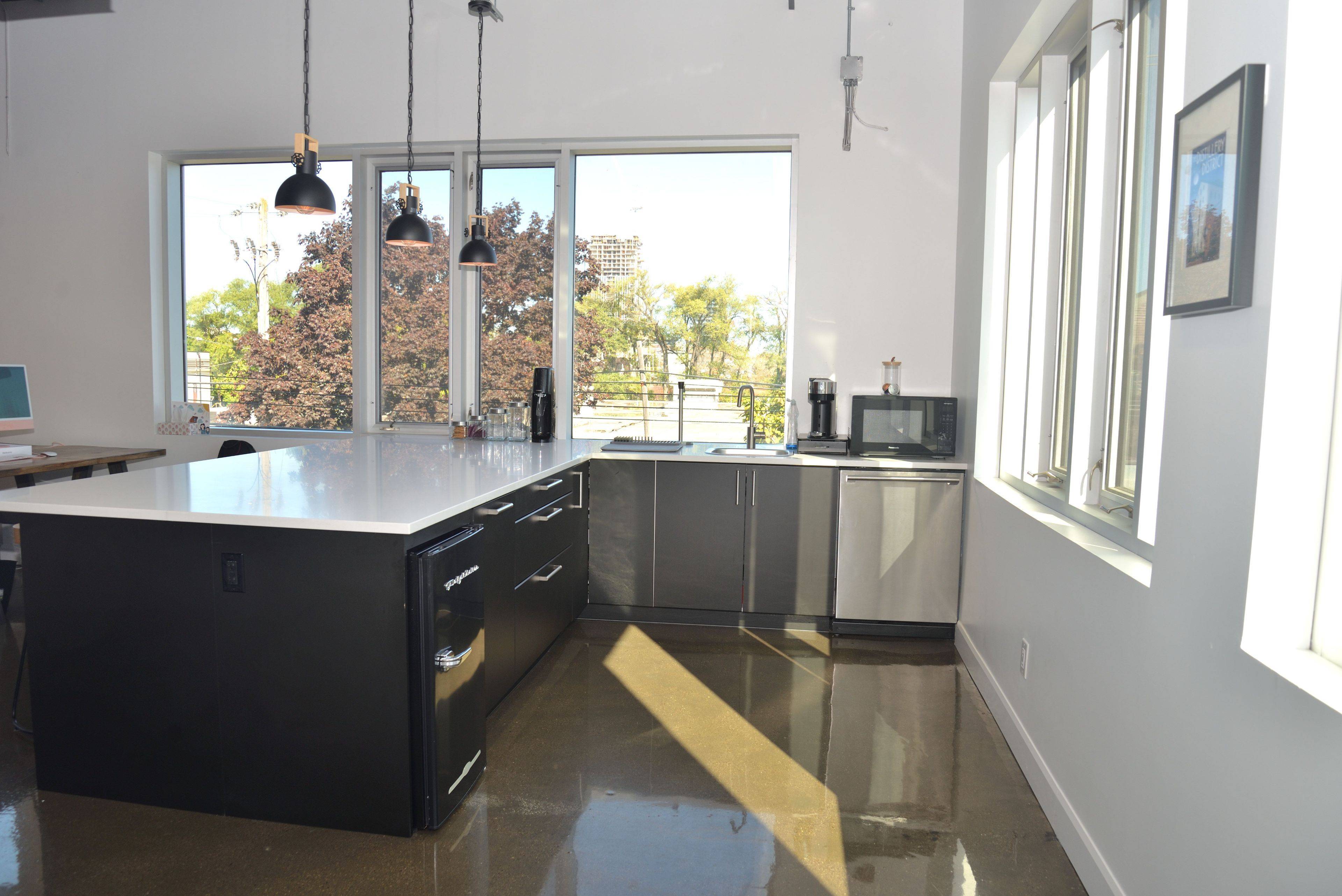 Toronto C11, ON M4G 2H5,41 Industrial ST #208